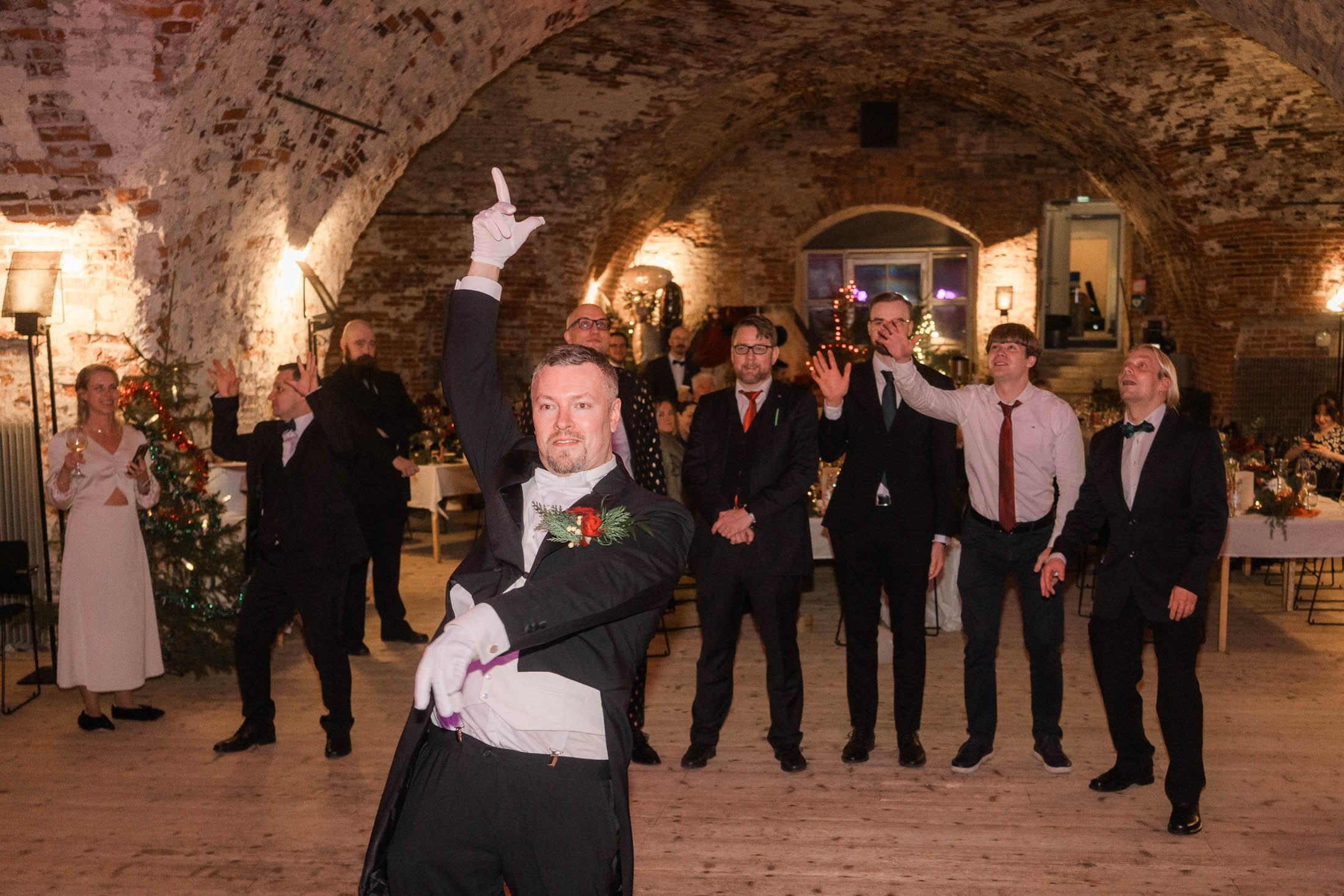 Alisa&Aarne, Uspenski katedraali ja Tenalji von Fersen. StudioHappyMoment — Fine Art Wedding Photographer in Italy, France, Spain & Finland