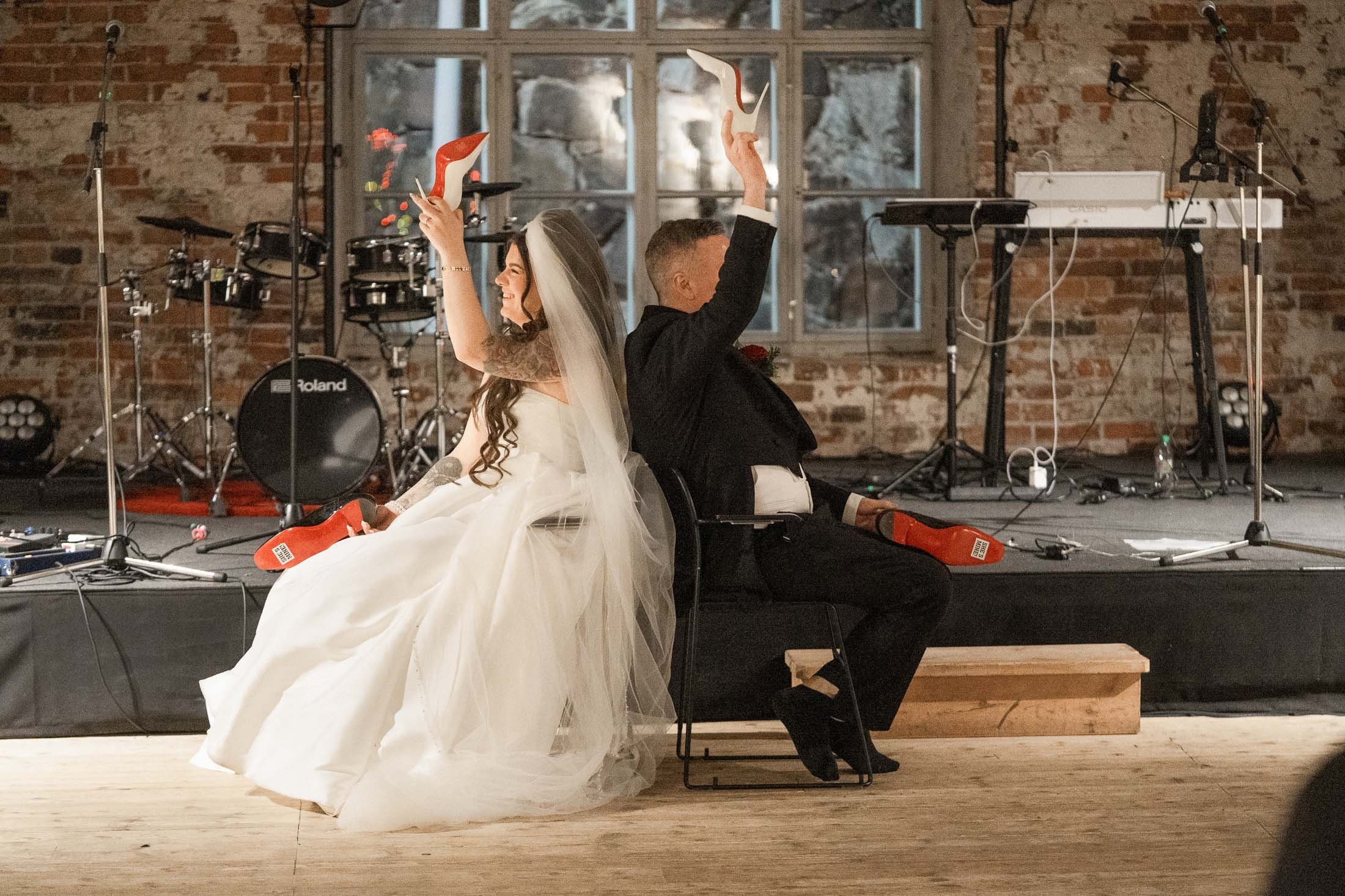 Alisa&Aarne, Uspenski katedraali ja Tenalji von Fersen. StudioHappyMoment — Fine Art Wedding Photographer in Italy, France, Spain & Finland