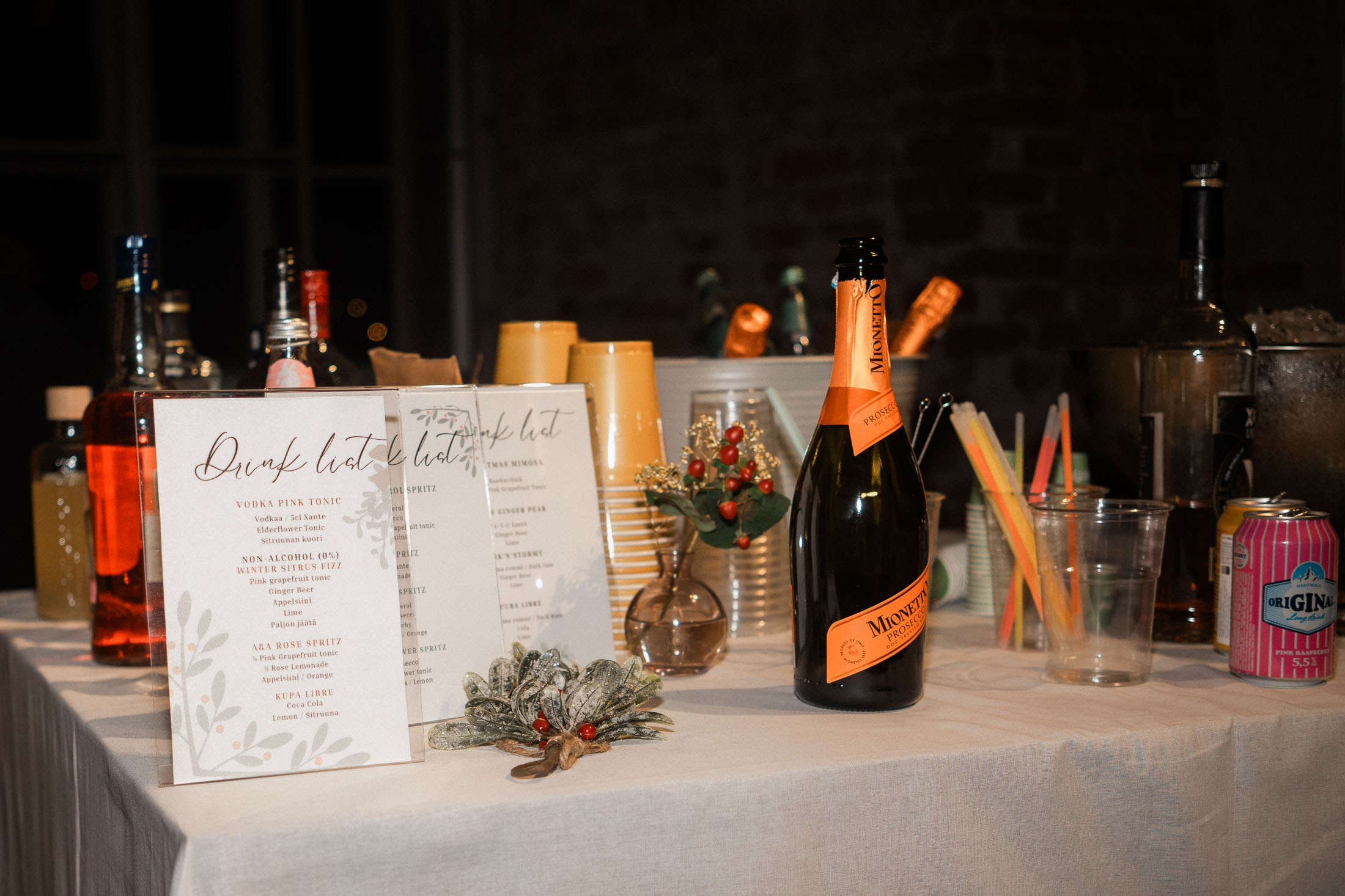 Alisa&Aarne, Uspenski katedraali ja Tenalji von Fersen. StudioHappyMoment — Fine Art Wedding Photographer in Italy, France, Spain & Finland
