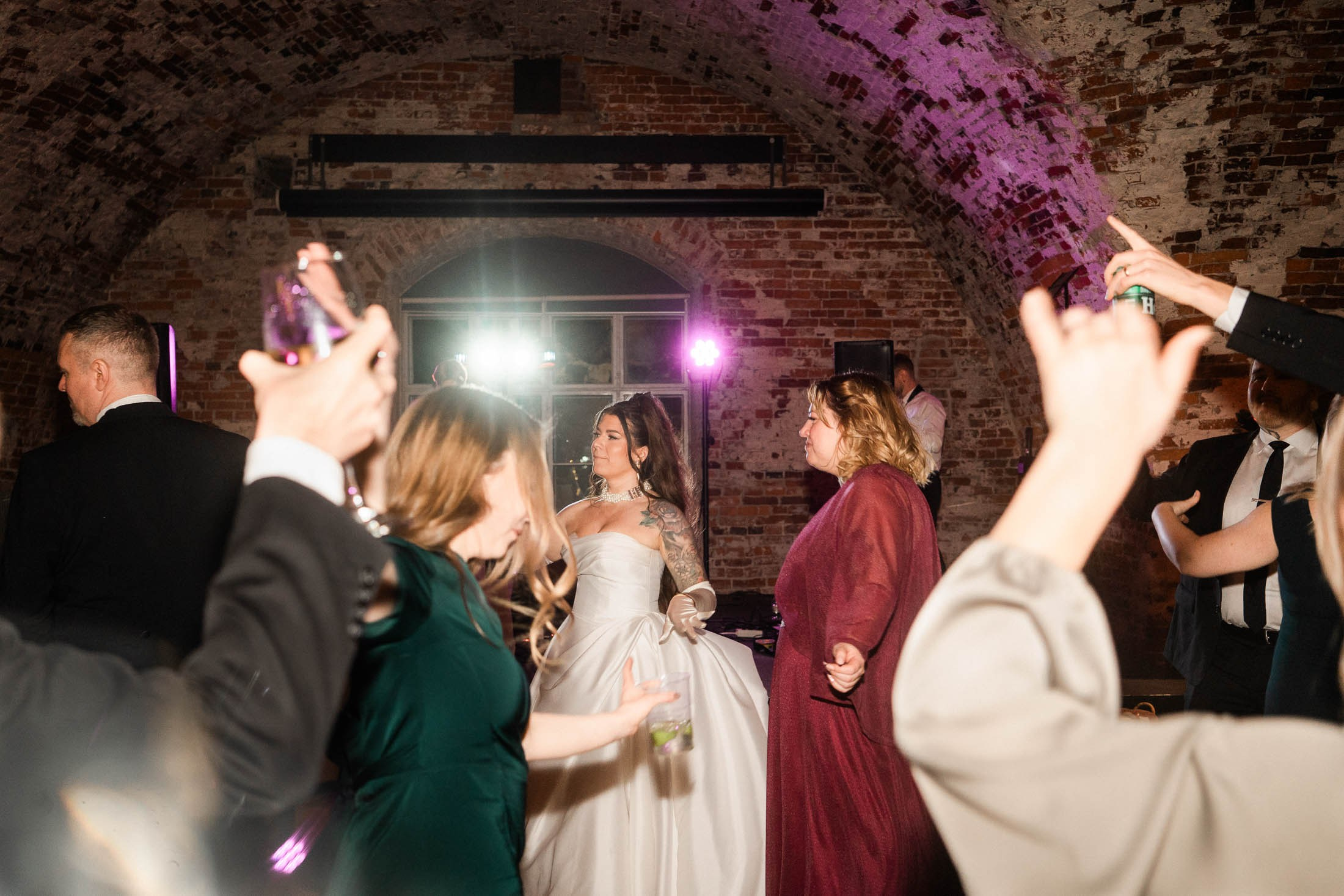 Alisa&Aarne, Uspenski katedraali ja Tenalji von Fersen. StudioHappyMoment — Fine Art Wedding Photographer in Italy, France, Spain & Finland