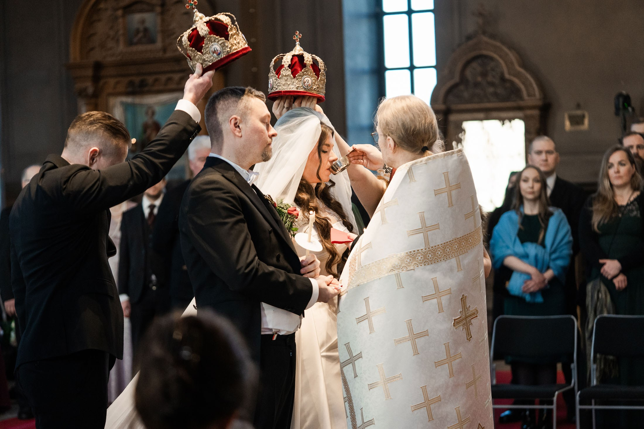 Alisa&Aarne, Uspenski katedraali ja Tenalji von Fersen. StudioHappyMoment — Fine Art Wedding Photographer in Italy, France, Spain & Finland