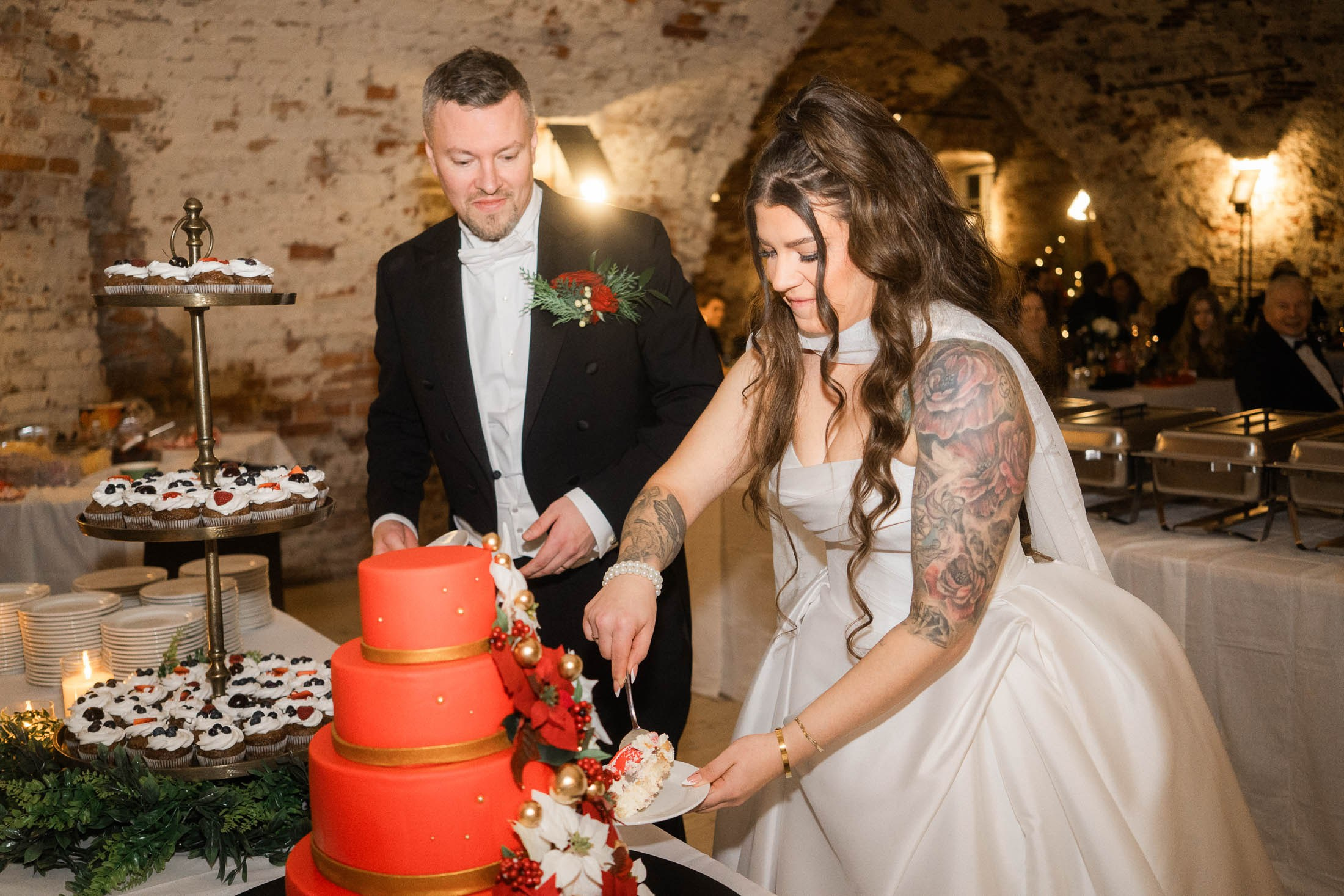 Alisa&Aarne, Uspenski katedraali ja Tenalji von Fersen. StudioHappyMoment — Fine Art Wedding Photographer in Italy, France, Spain & Finland