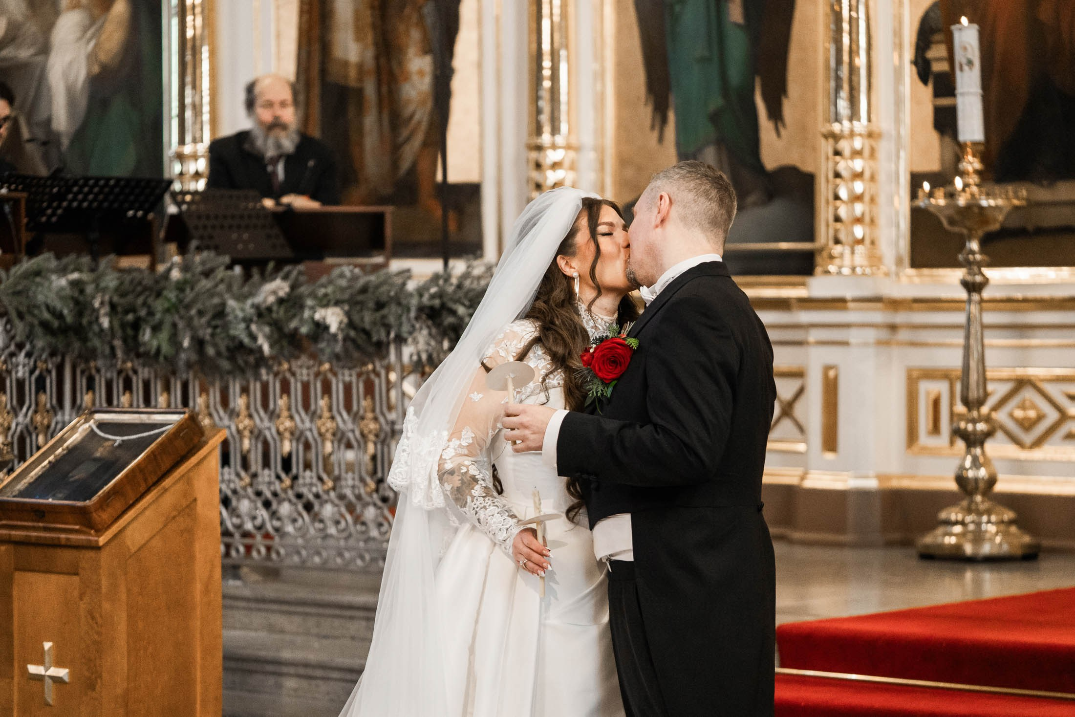 Alisa&Aarne, Uspenski katedraali ja Tenalji von Fersen. StudioHappyMoment — Fine Art Wedding Photographer in Italy, France, Spain & Finland