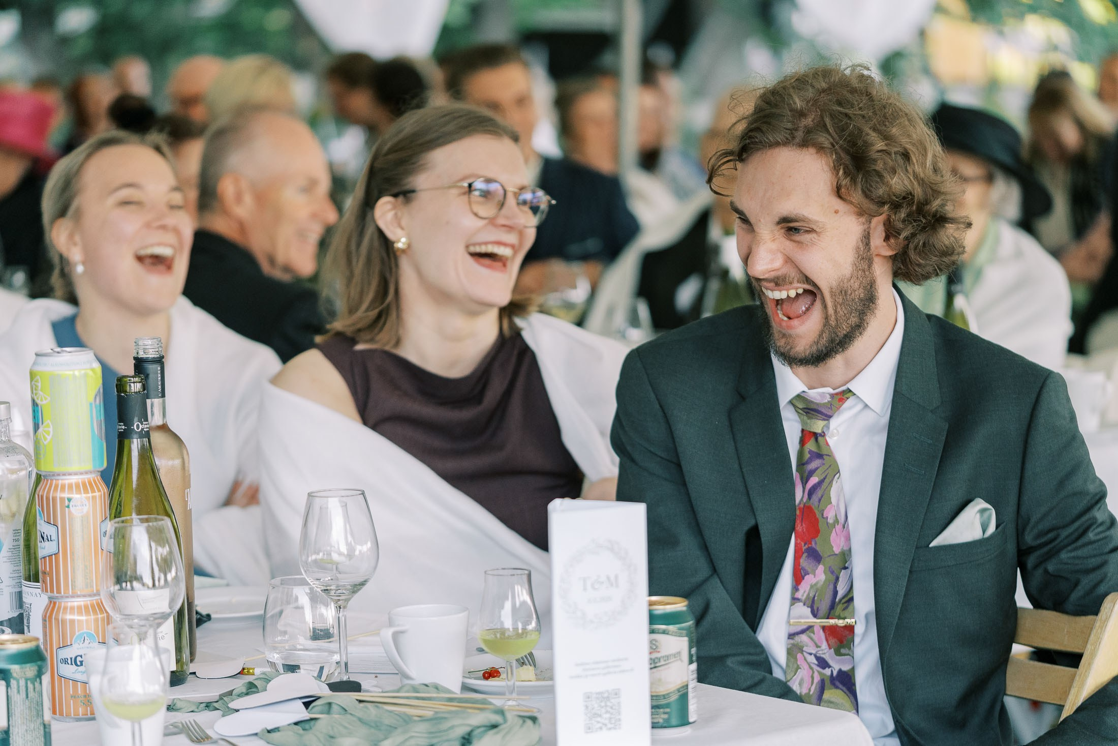 Meeri&Tuukka, kesäiset puutarhahäät Hangossa. StudioHappyMoment | Hääkuvaaja Helsinki, tunteikas ja dokumentaarinen kuvaus