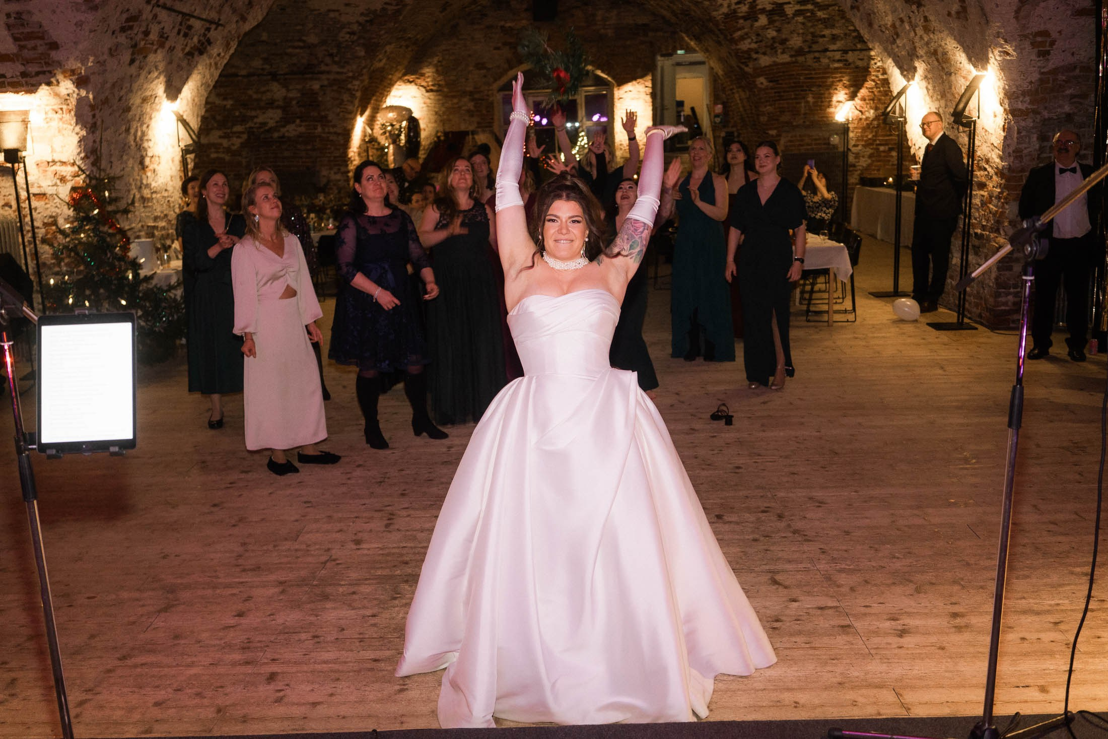 Alisa&Aarne, Uspenski katedraali ja Tenalji von Fersen. StudioHappyMoment — Fine Art Wedding Photographer in Italy, France, Spain & Finland