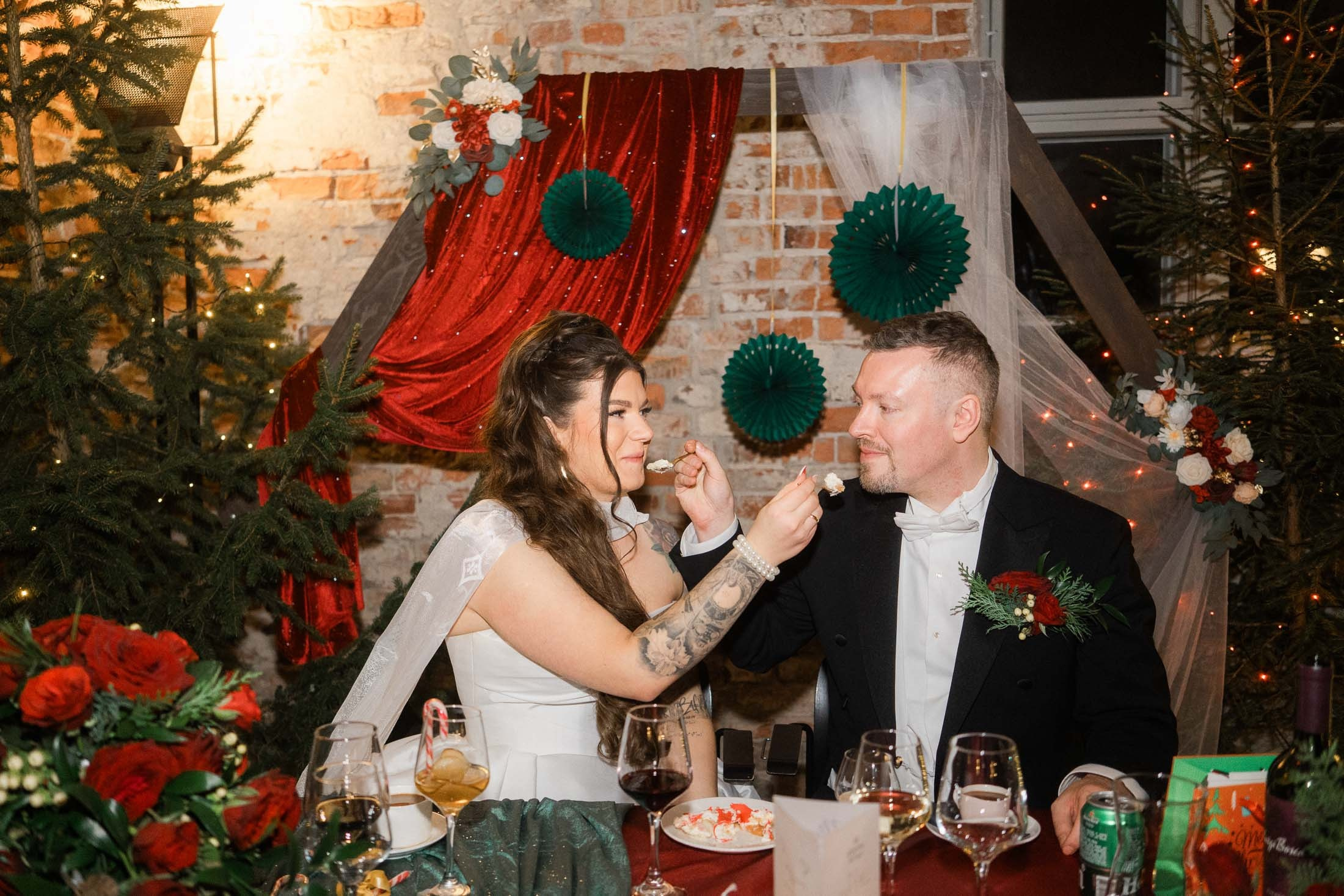 Alisa&Aarne, Uspenski katedraali ja Tenalji von Fersen. StudioHappyMoment — Fine Art Wedding Photographer in Italy, France, Spain & Finland