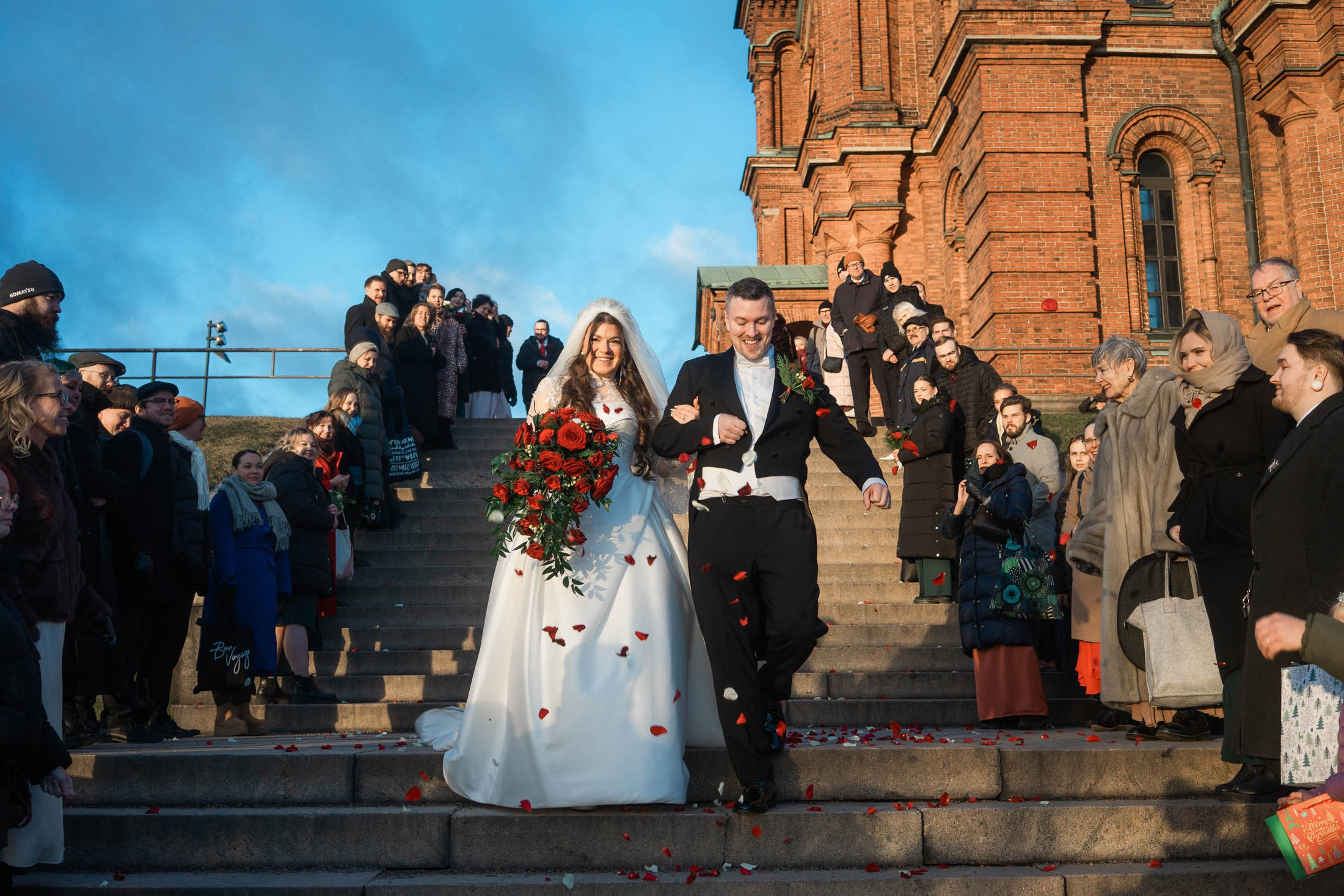 Alisa&Aarne, Uspenski katedraali ja Tenalji von Fersen. StudioHappyMoment — Fine Art Wedding Photographer in Italy, France, Spain & Finland