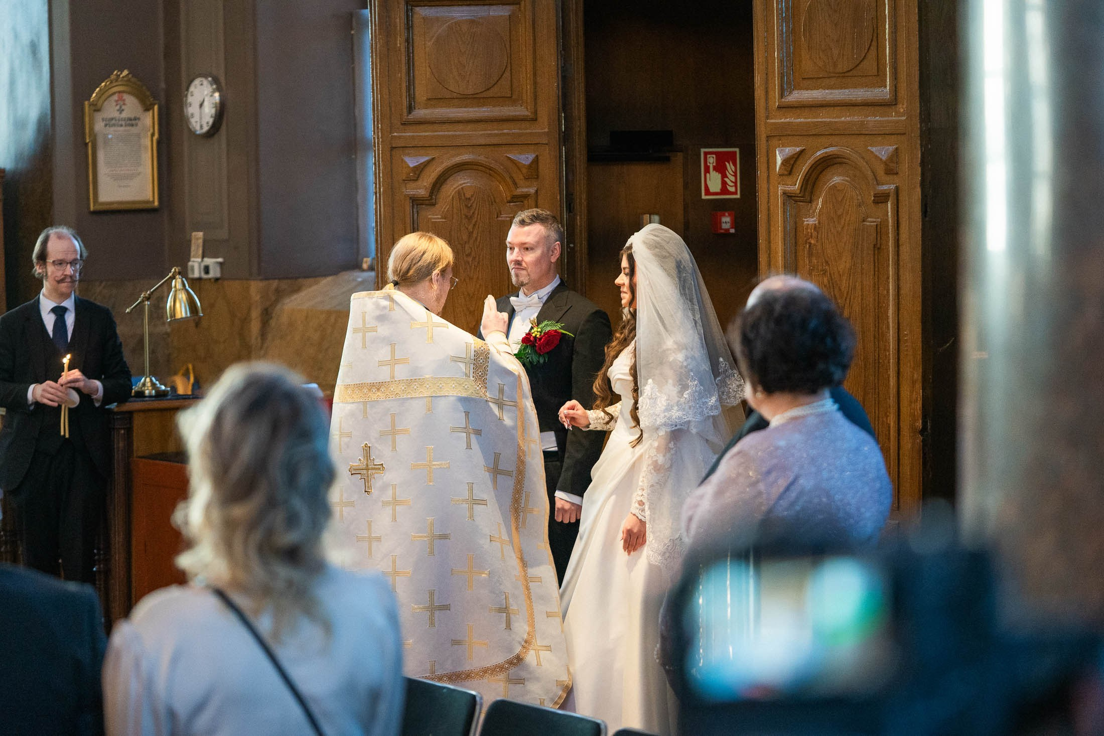 Alisa&Aarne, Uspenski katedraali ja Tenalji von Fersen. StudioHappyMoment — Fine Art Wedding Photographer in Italy, France, Spain & Finland