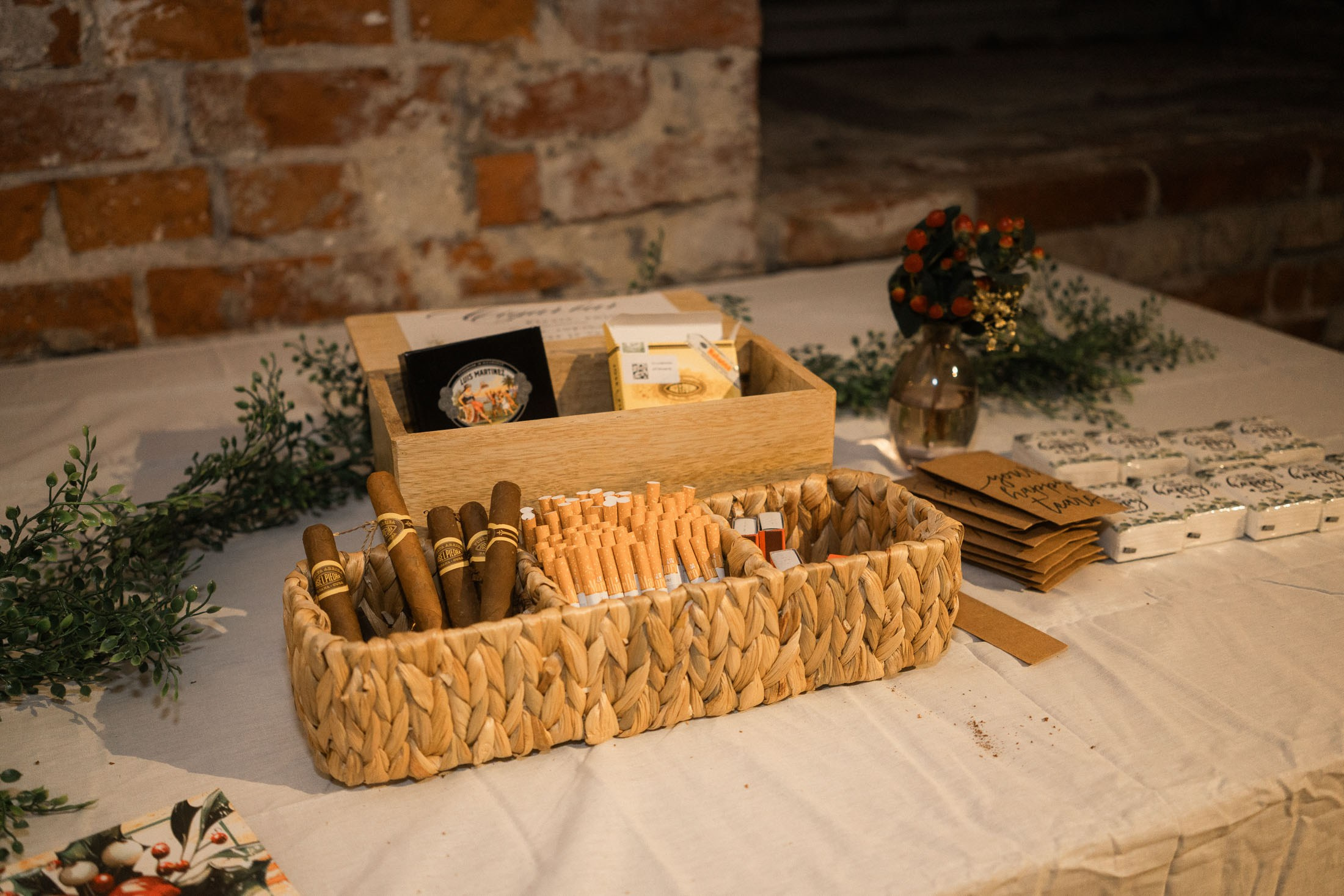 Alisa&Aarne, Uspenski katedraali ja Tenalji von Fersen. StudioHappyMoment — Fine Art Wedding Photographer in Italy, France, Spain & Finland