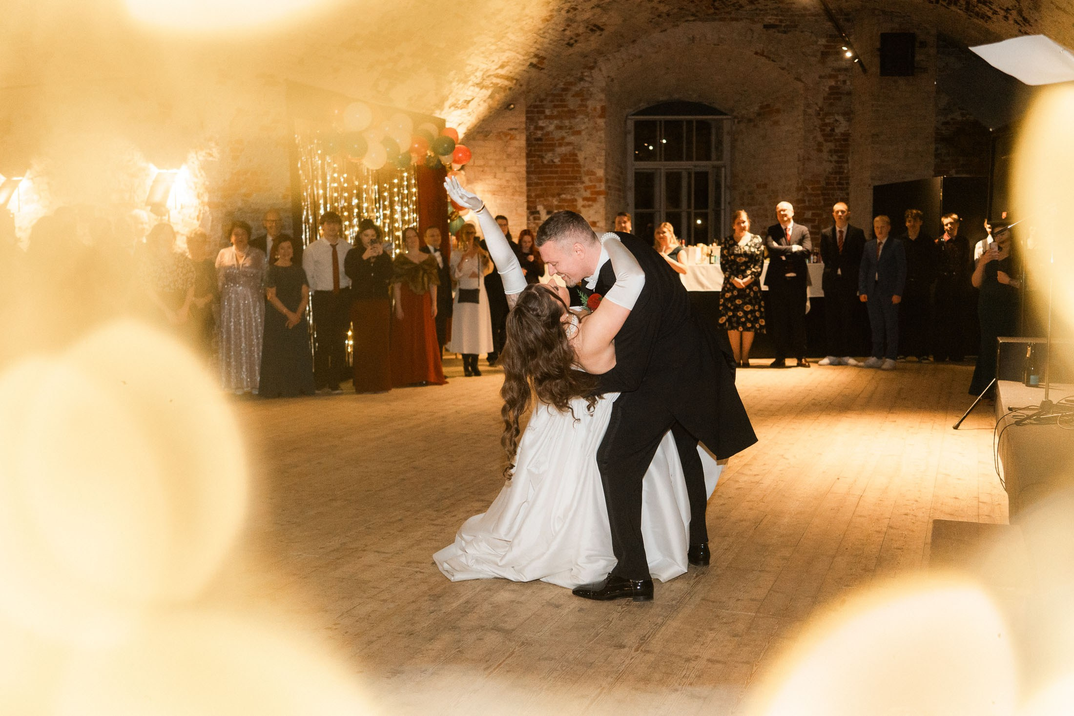 Alisa&Aarne, Uspenski katedraali ja Tenalji von Fersen. StudioHappyMoment — Fine Art Wedding Photographer in Italy, France, Spain & Finland
