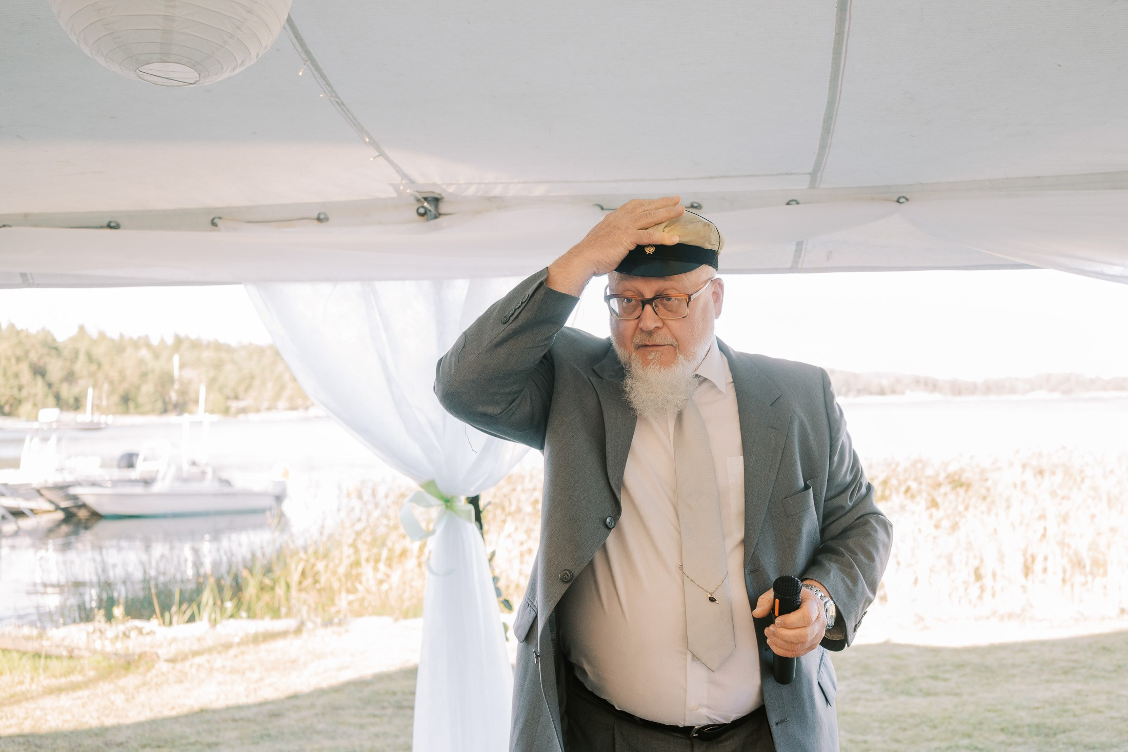 Meeri&Tuukka, kesäiset puutarhahäät Hangossa. StudioHappyMoment | Hääkuvaaja Helsinki, tunteikas ja dokumentaarinen kuvaus