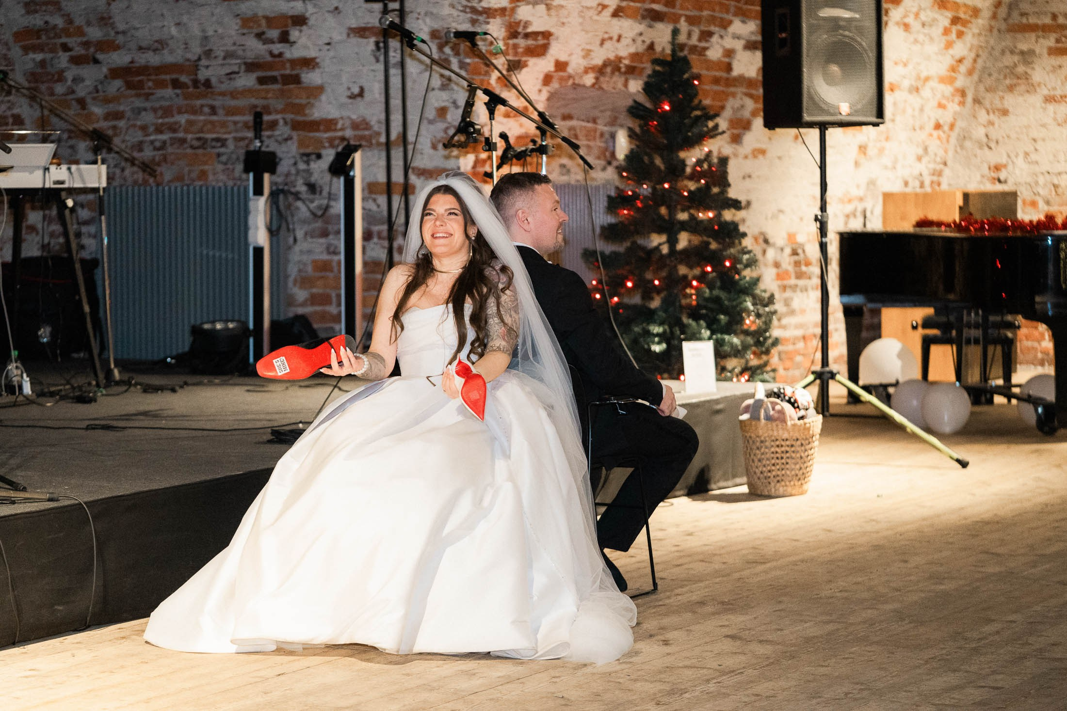 Alisa&Aarne, Uspenski katedraali ja Tenalji von Fersen. StudioHappyMoment — Fine Art Wedding Photographer in Italy, France, Spain & Finland