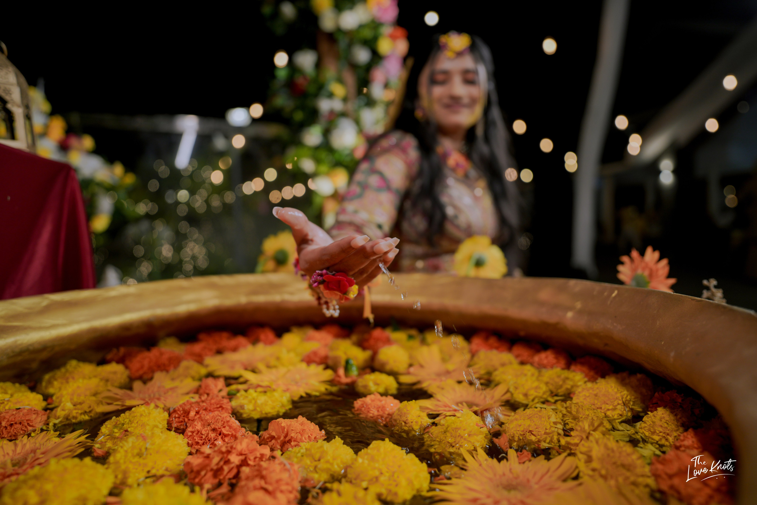 SHAHANA. Theloveknots