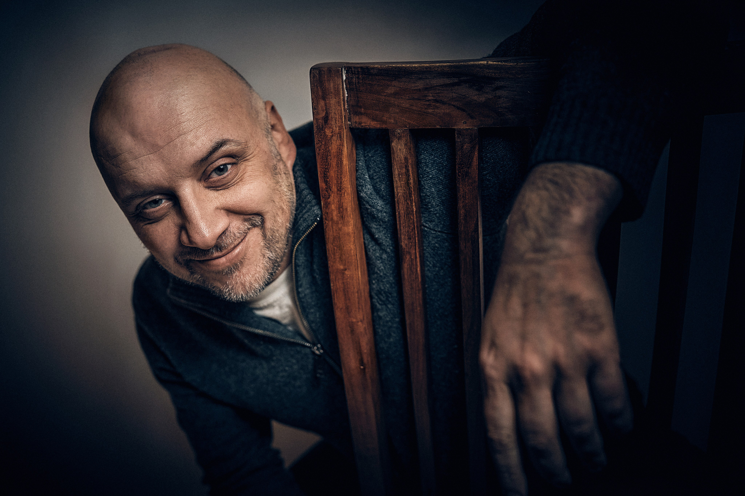 Portret Malarza - Simeon Genew - Portrety w studio - Fotograf i wideograf Andriej Szypiłow