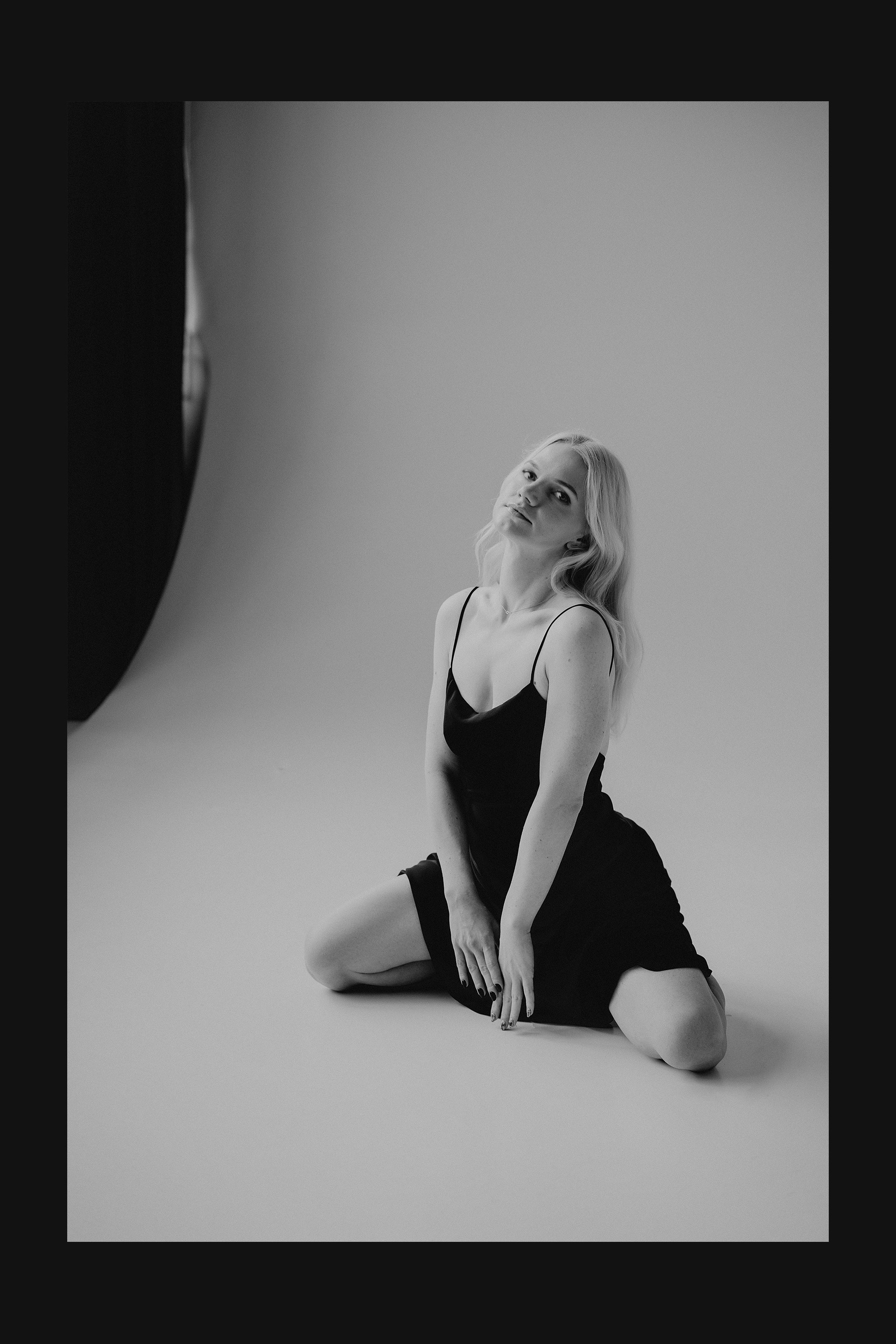 Sensualna sesja kobieca Warszawa. Kobieca sesja zdjęciowa w studio. Fotograf kobiecy Warszawa. Фотограф Варшава. Фотосессия Варшава.