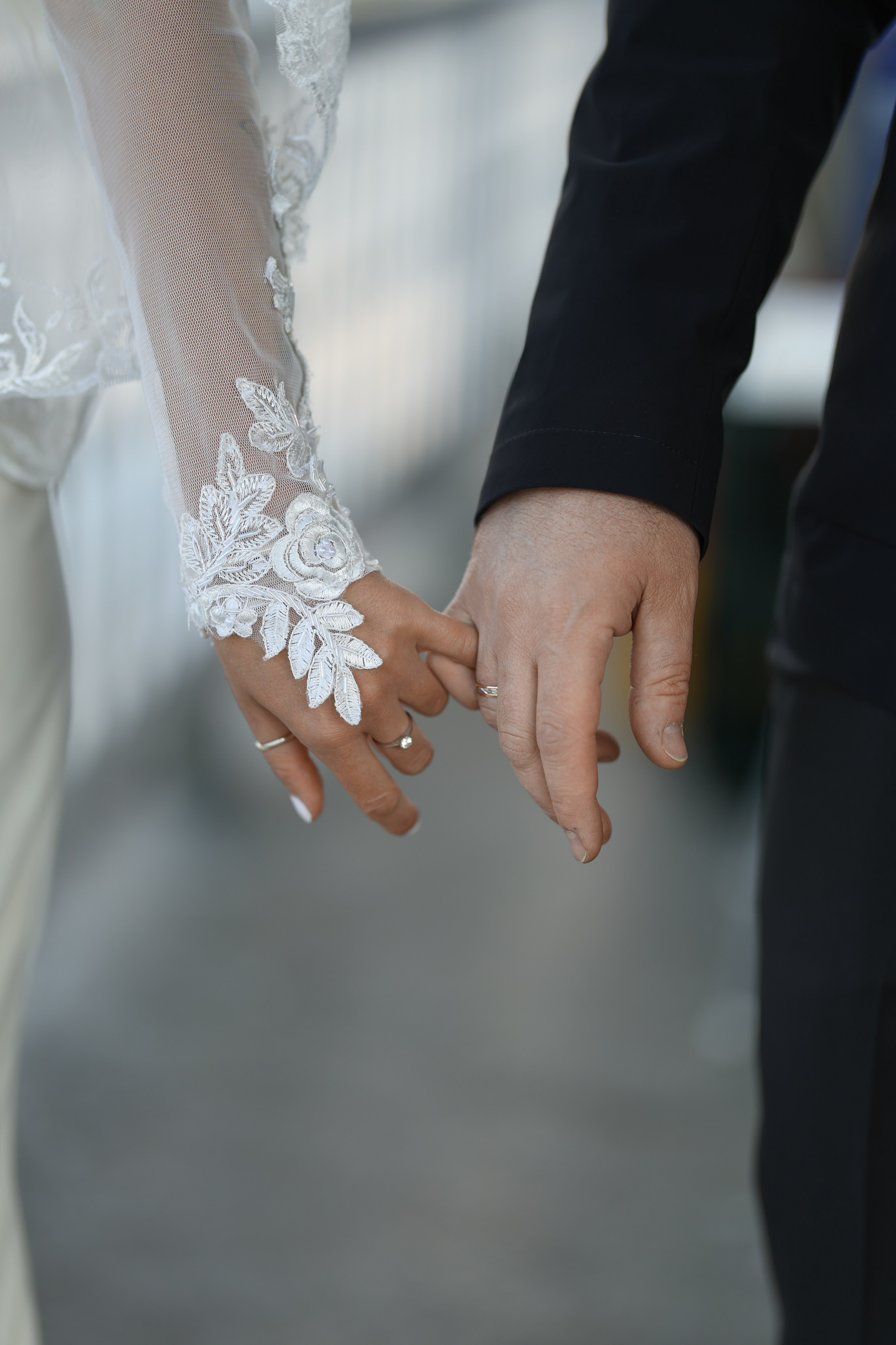 Hochzeitfotografie in Nürnberg - sinnliches Detailfoto - Brautpaarhände 