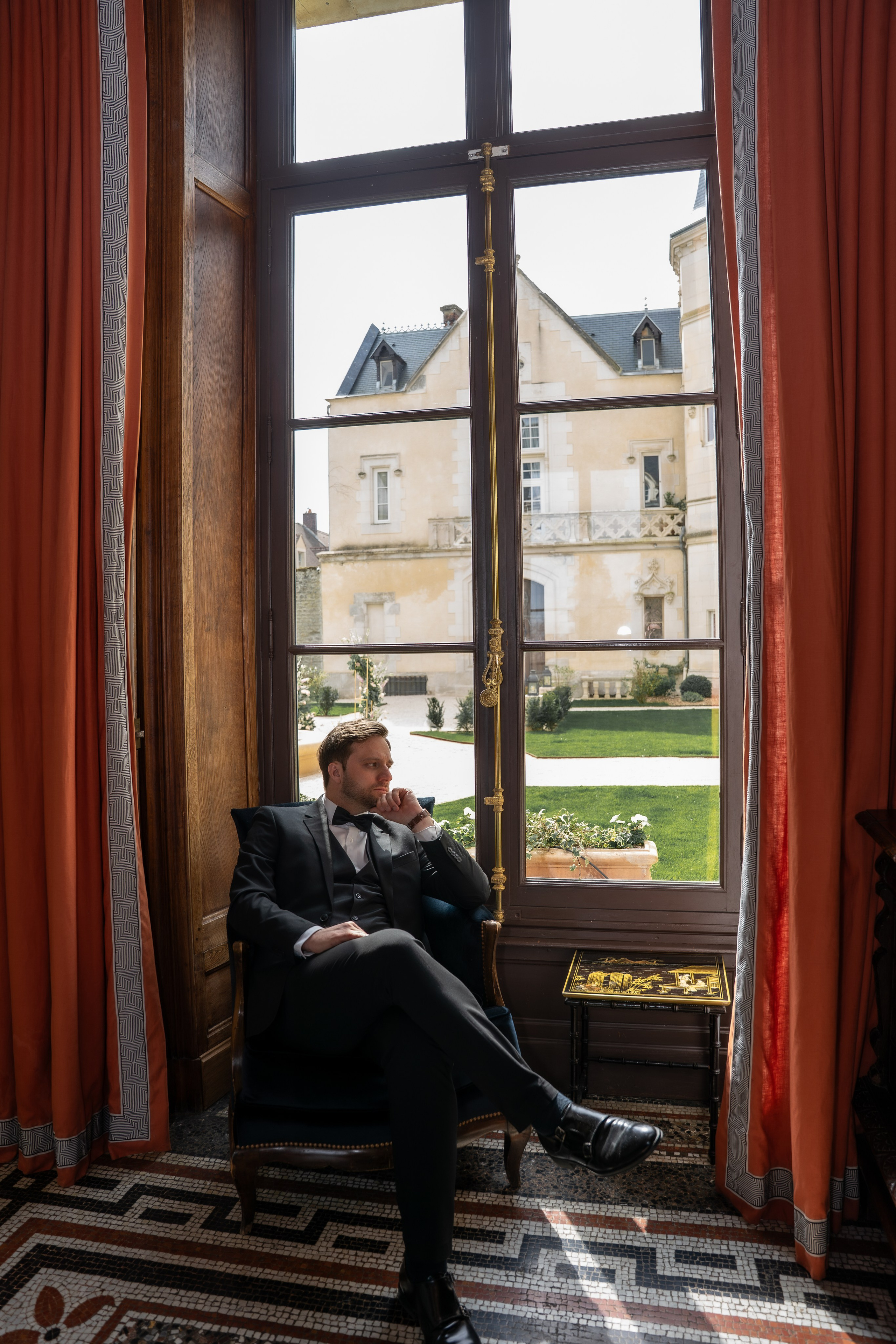 Chateau elopement inspiration. Wedding photographer in Paris Oksana Shum