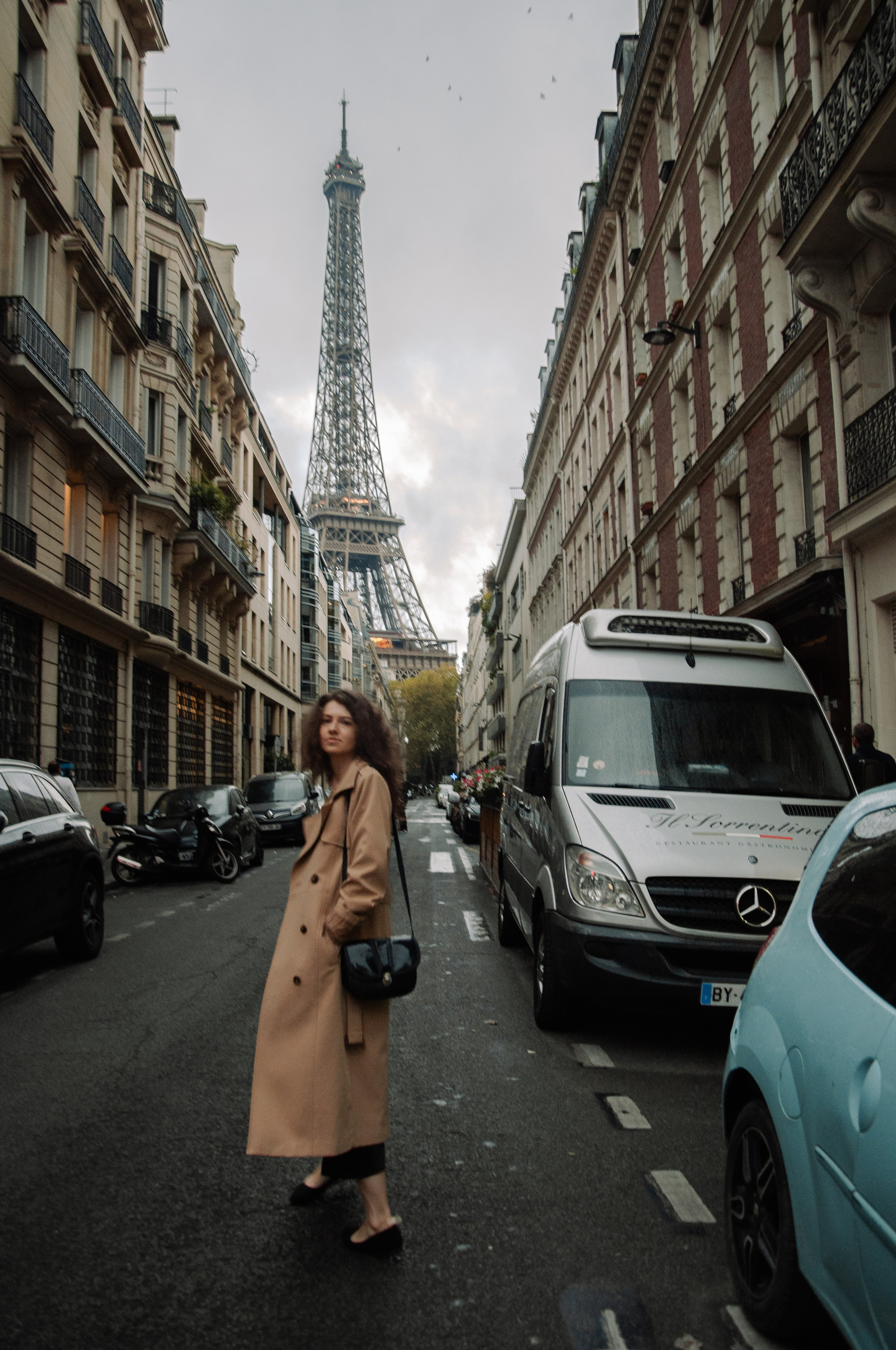 Rainy Paris Photoshoot. Paris photographer — Polina Osipova