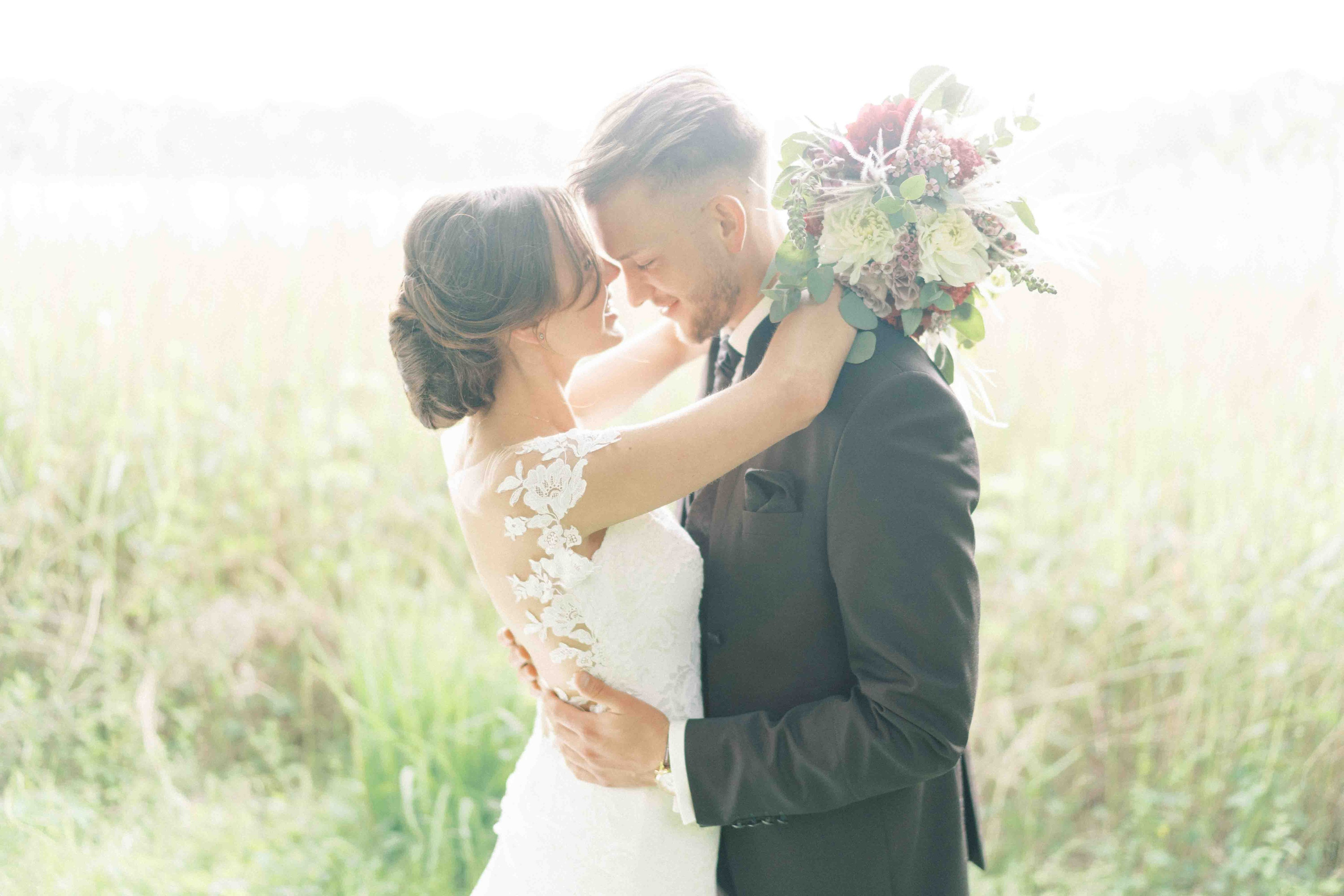 brautpaar bei hochzeit am landhaus am see garbsen