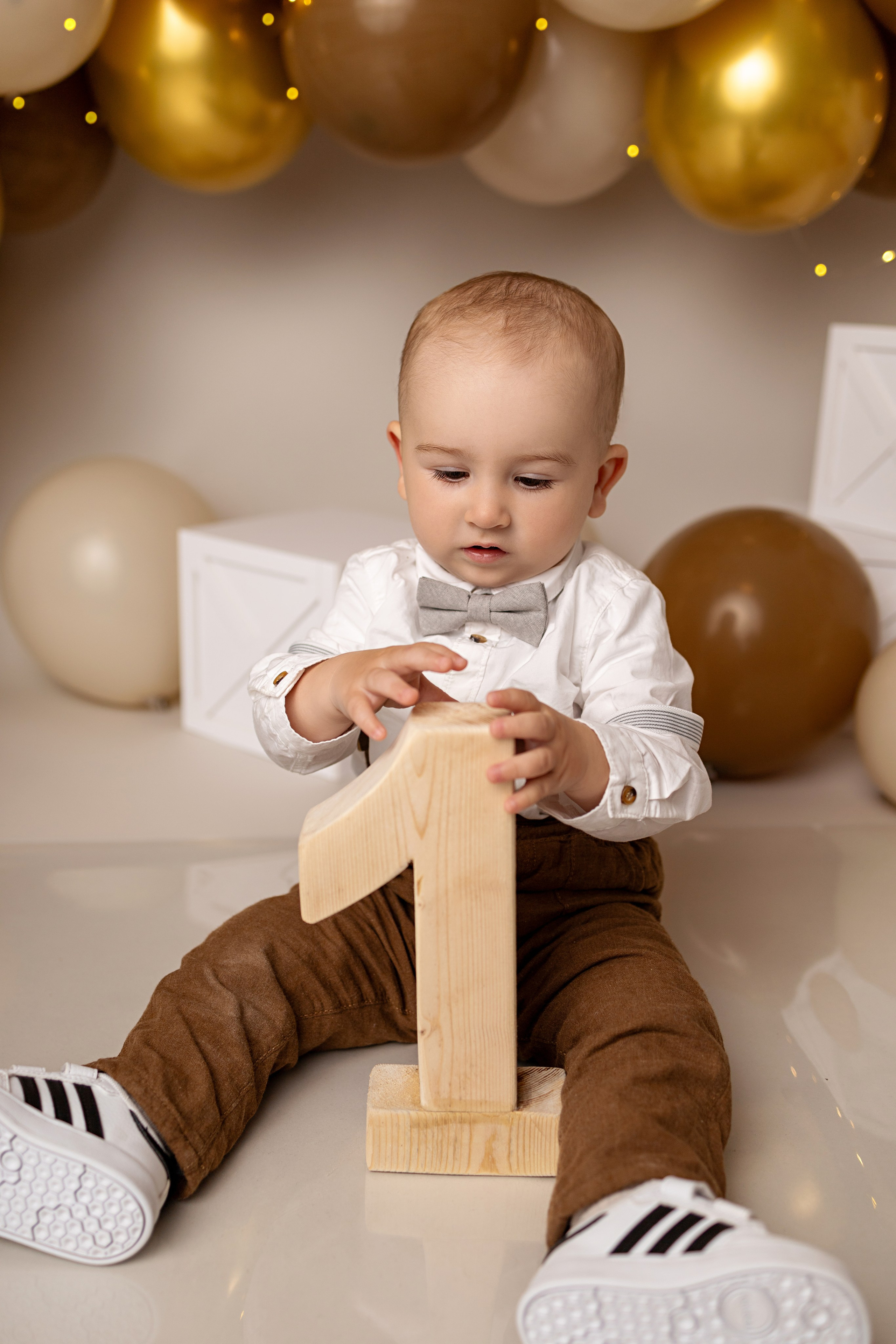 Erste Geburtstag „Cake Smash“. Neugeborene- Schwangerschaft- und Kinder Fotografin in Lehre