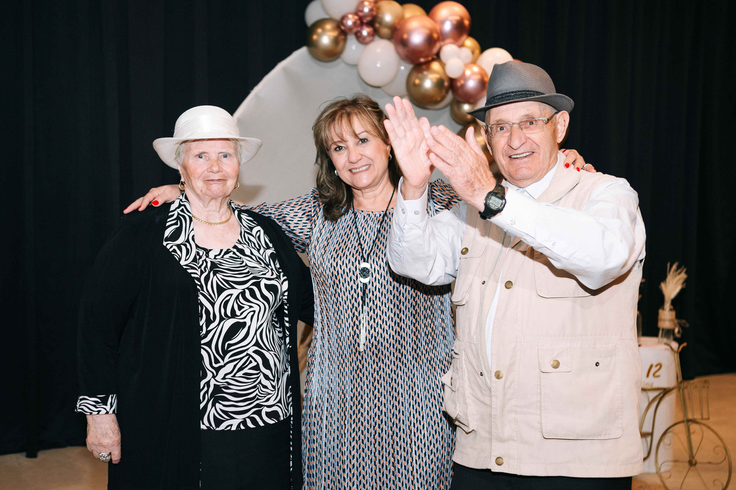 PARTY WITH FRIENDS. Https://shi-photo.com/