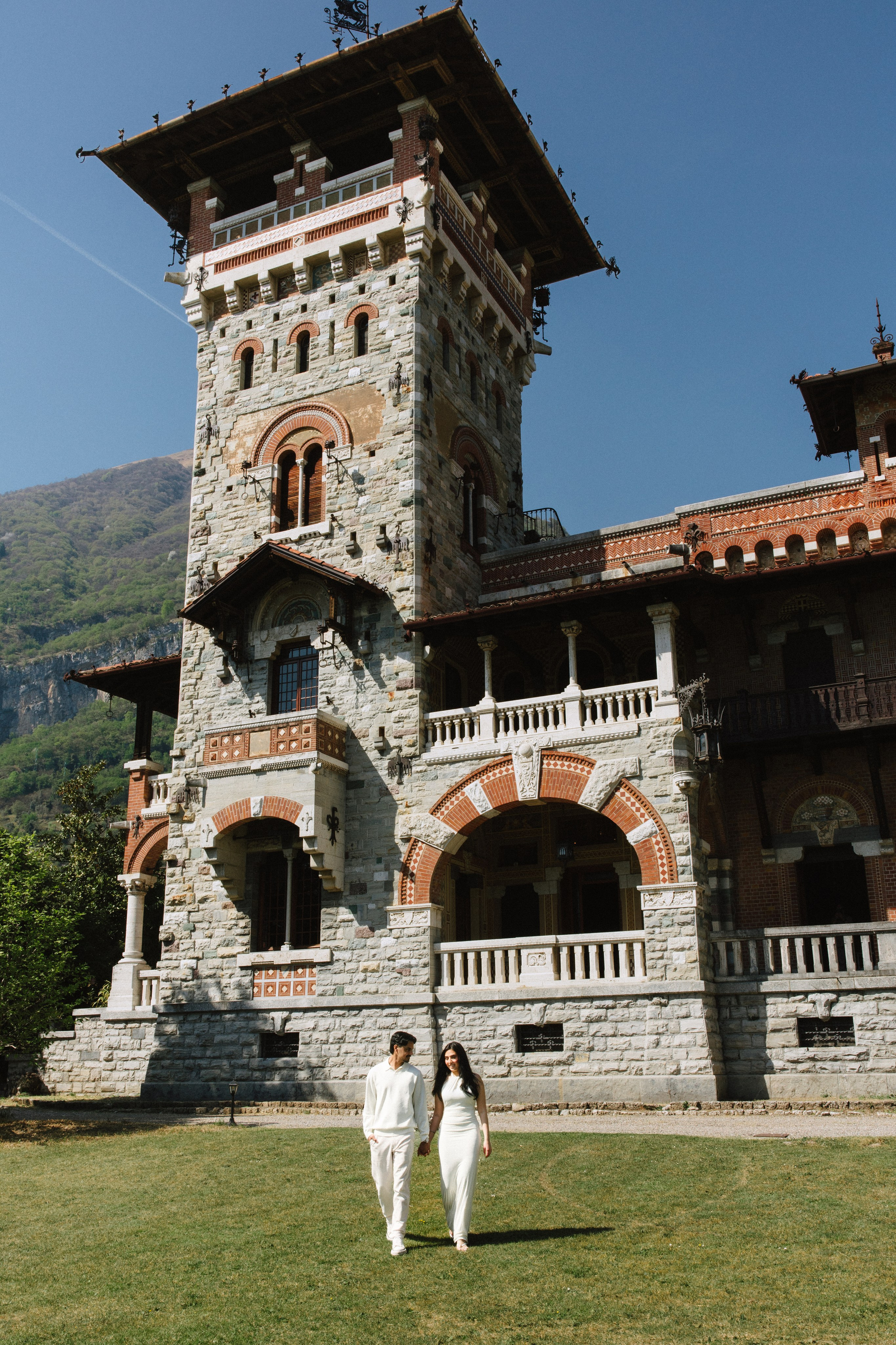 Vish & Kajal. Wedding photographer in Italy