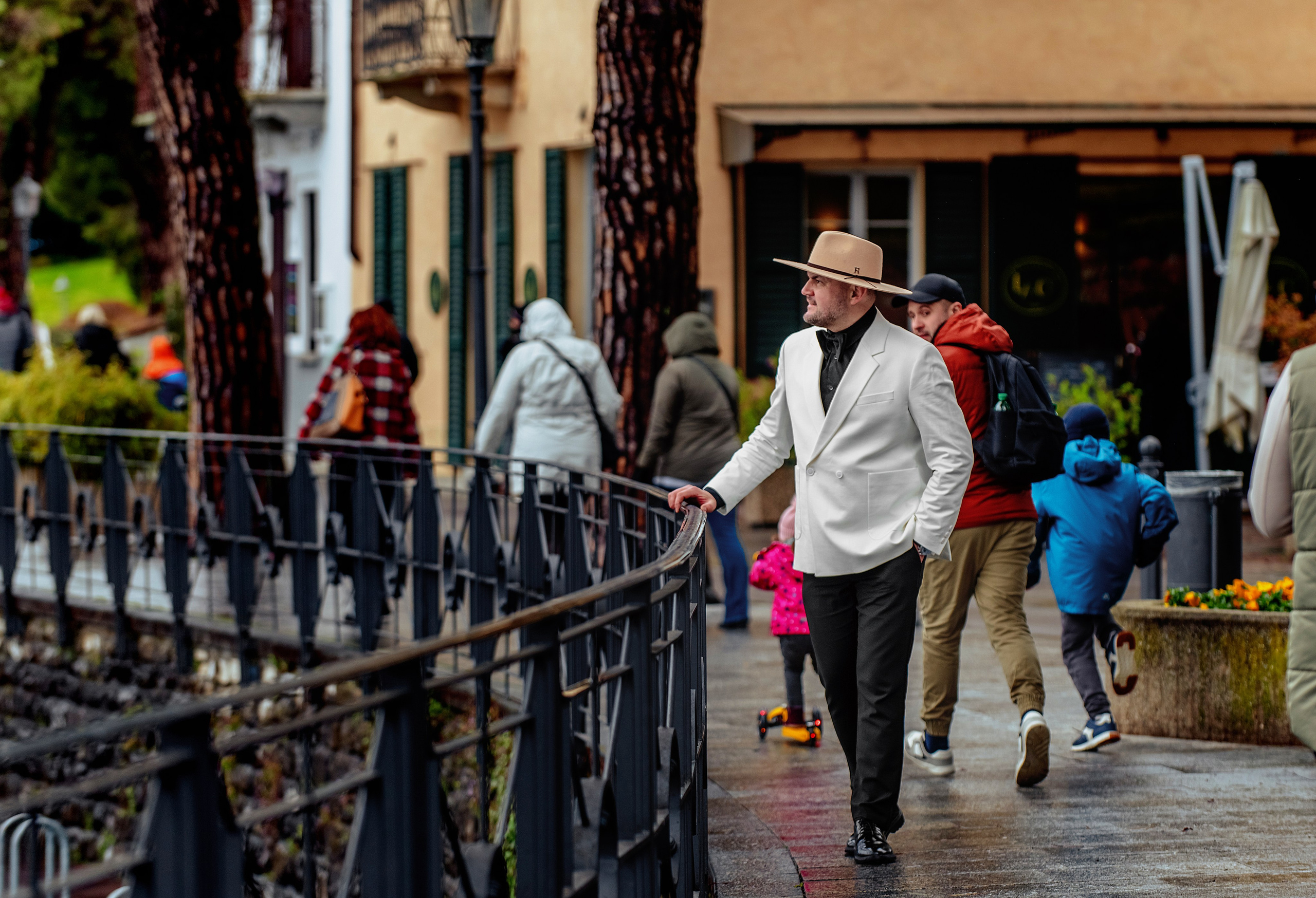 Como Evghenii. Wedding photographer from Moldova Alexey Chipchiu