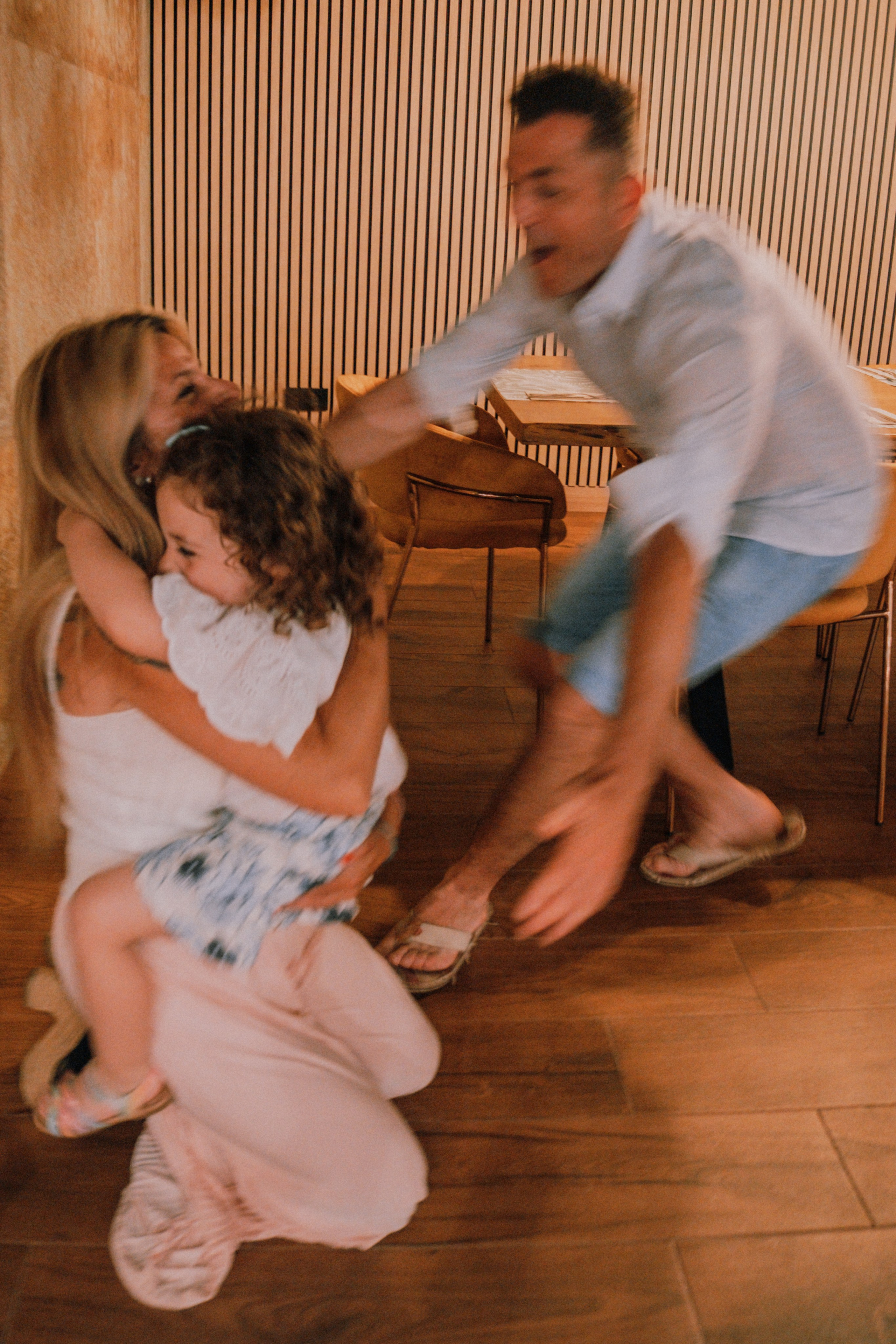 Sesión familiar en la playa. Fotografía profesional en Calafell - Elena Medvedeva