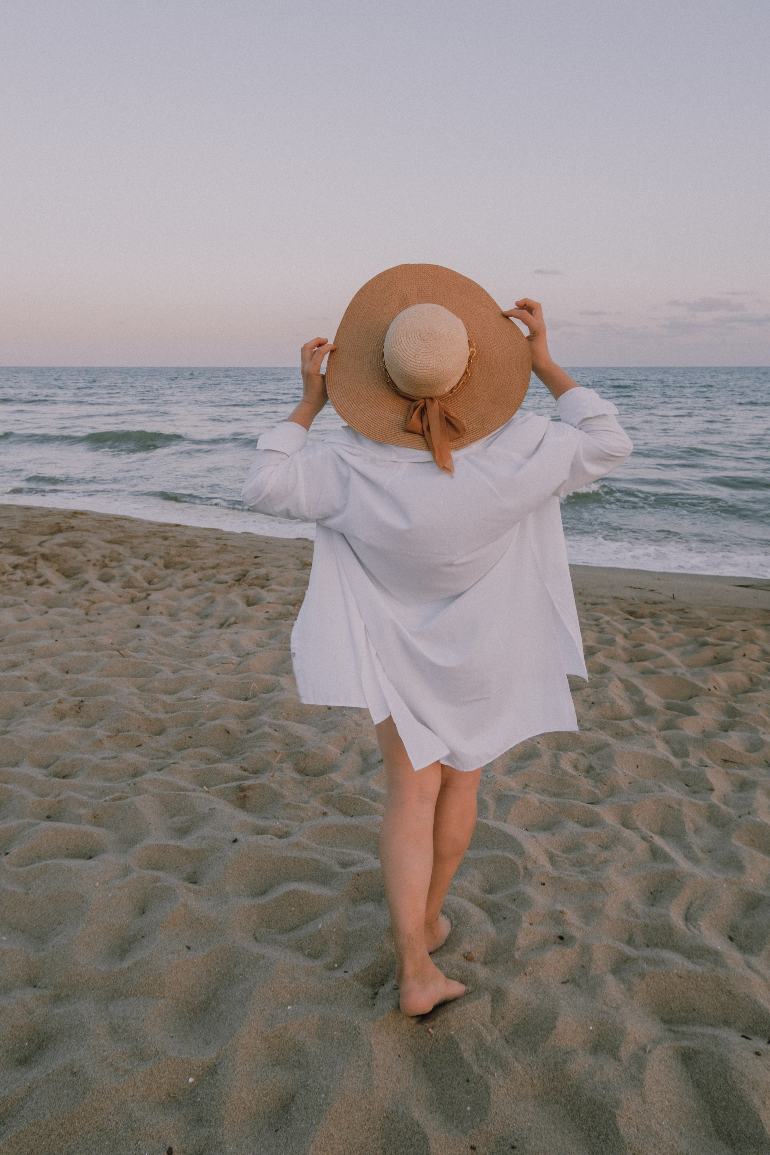 Sesión de amigas en la playa. Fotografía profesional en Calafell - Elena Medvedeva