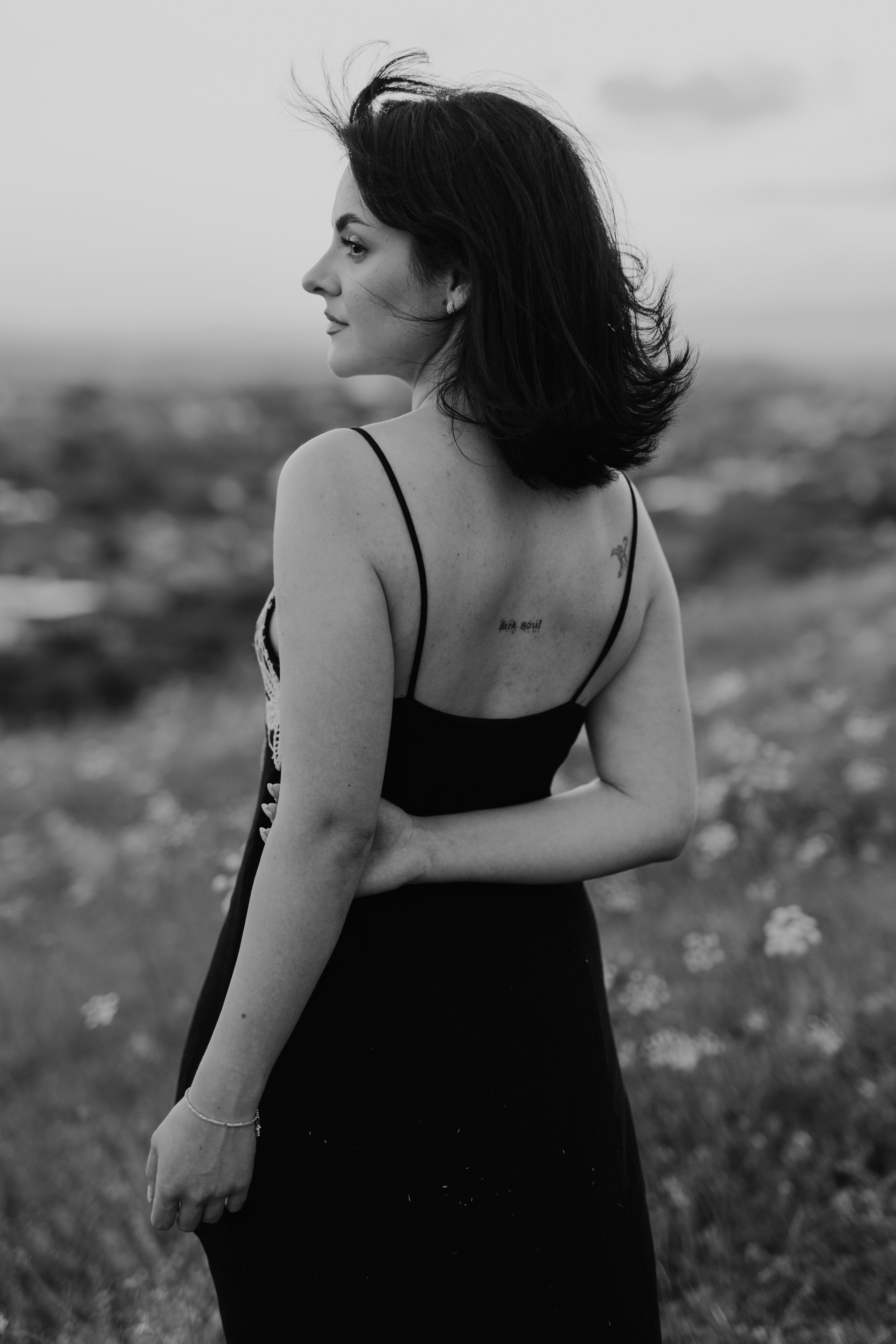 Laura — Portrait. Main