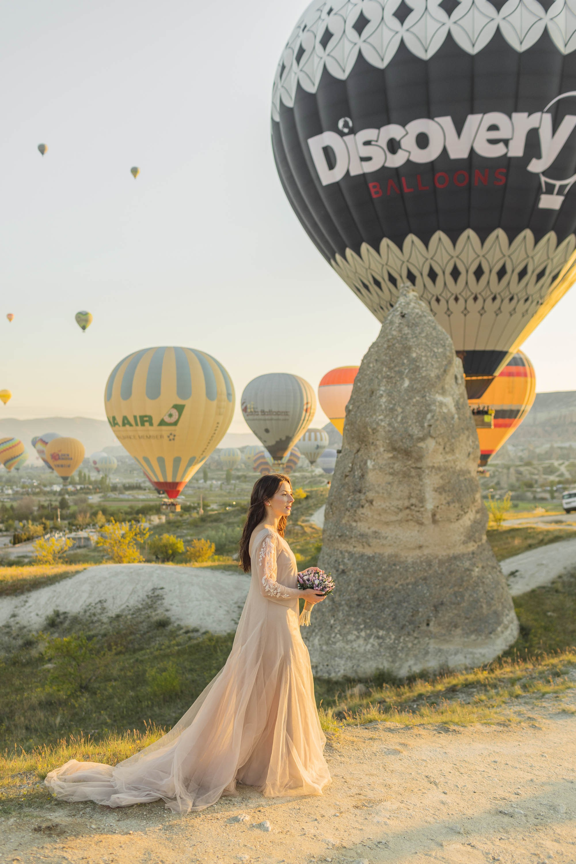 Magical Wedding Photoshoot in Cappadocia: Balloons, Caves, and Valleys. Julia Ganch I Fashion Wedding Photography I Cappadocia Turkey