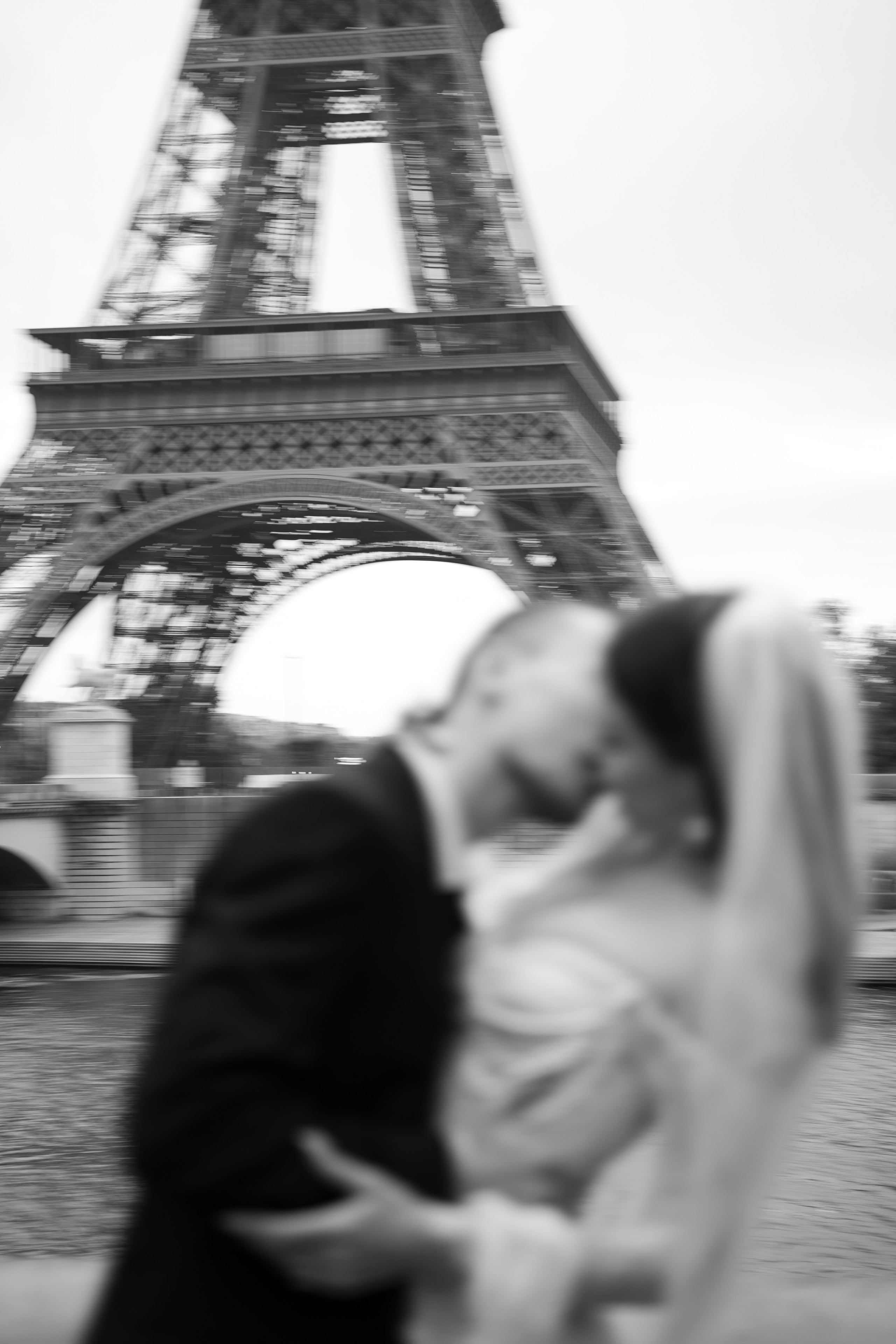 Wedding elopement. Wedding photographer in Paris Oksana Shum