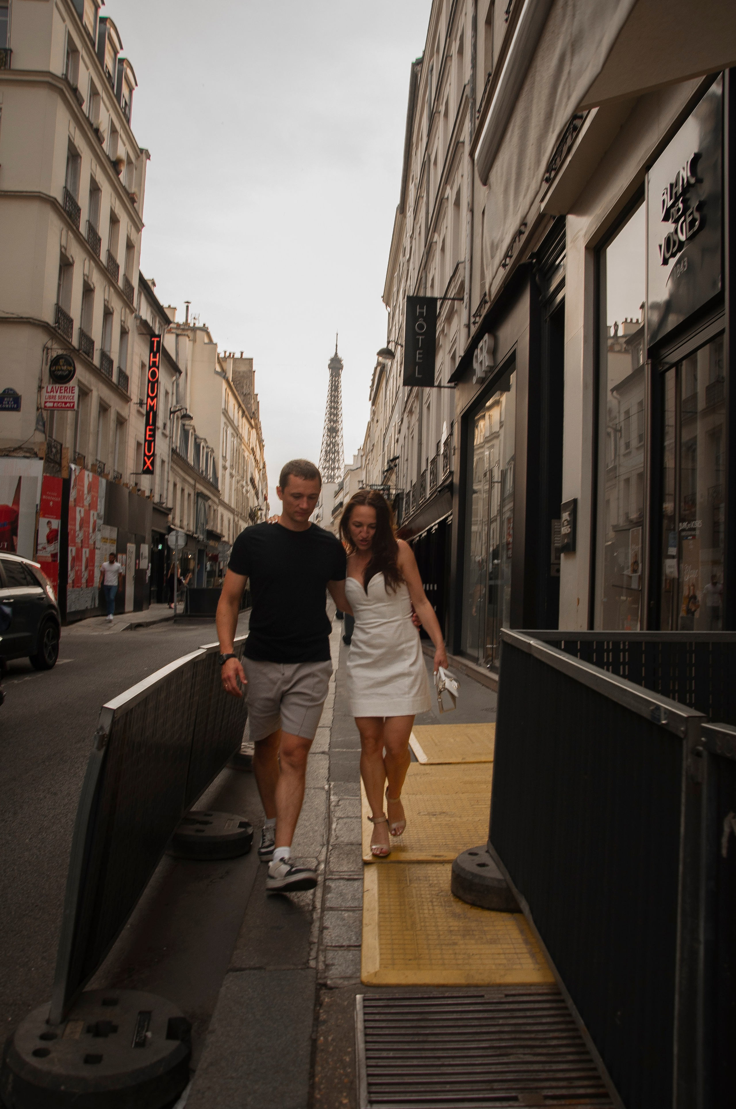 Summer couple photoshoot. Paris photographer — Polina Osipova