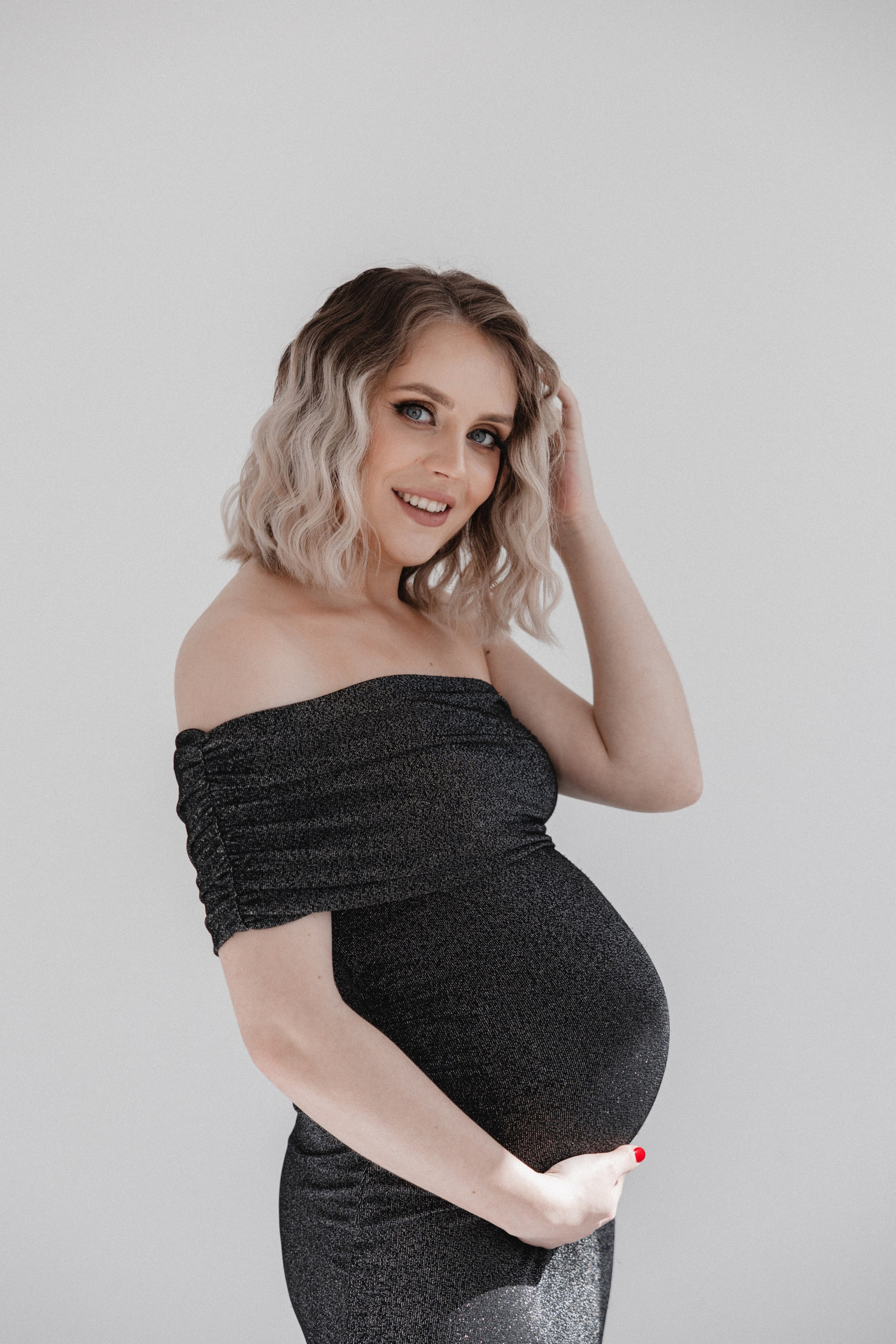 Babybauch Shooting im Fotostudio | Schwangerschaftsfotos in Bochum. Hochzeitsfotografin Bochum | Halyna Reiche Fotografie NRW