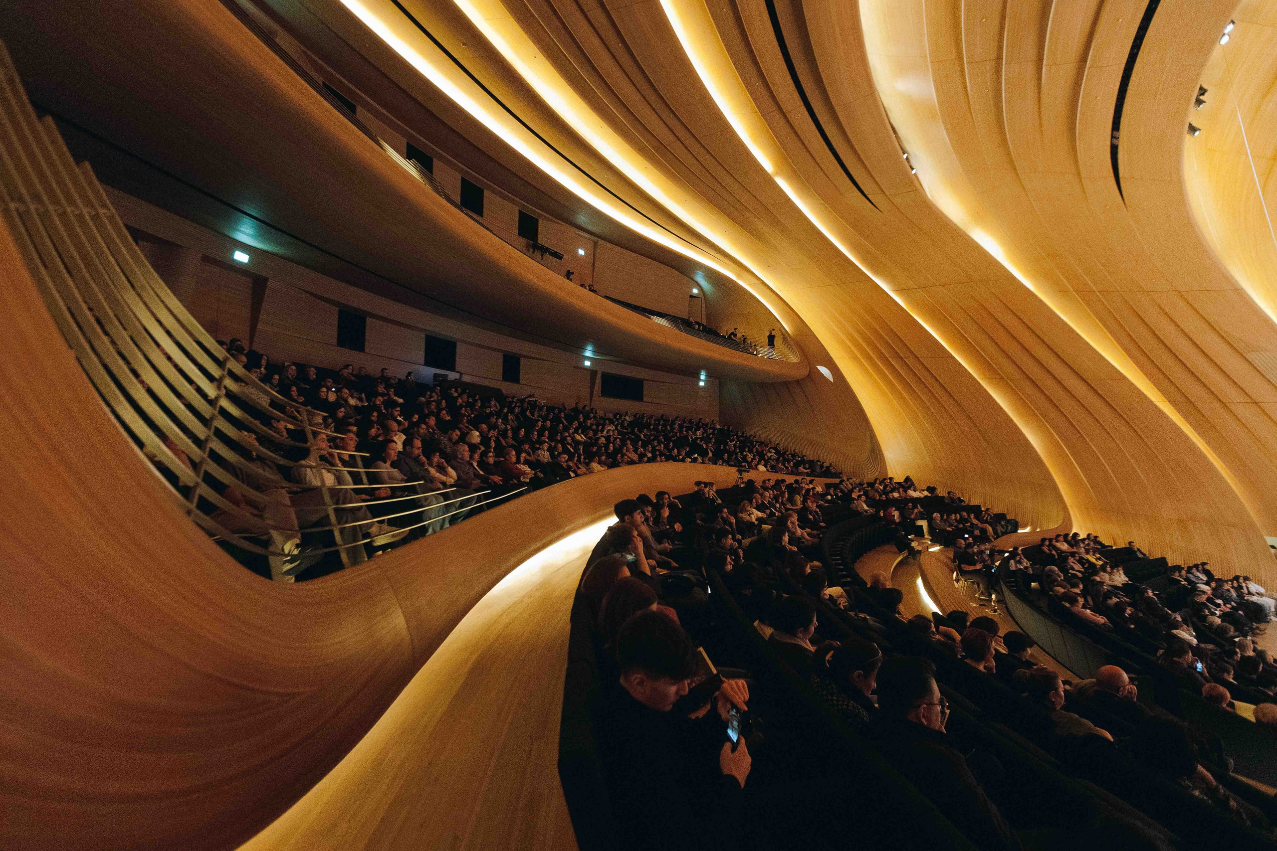 The Tchaikovsky Academic Grand Symphony Orchestra in Baku. Wedding&Event photographer Ismail Rzayev in Baku