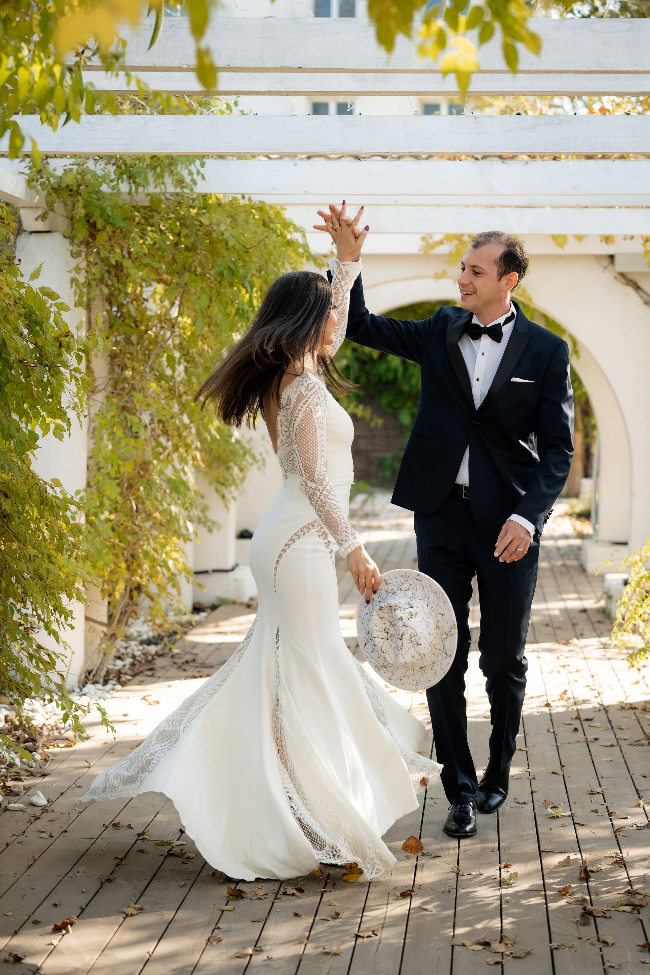 Elly & Andrew. Destination Wedding Photographer Alex Pasarelu