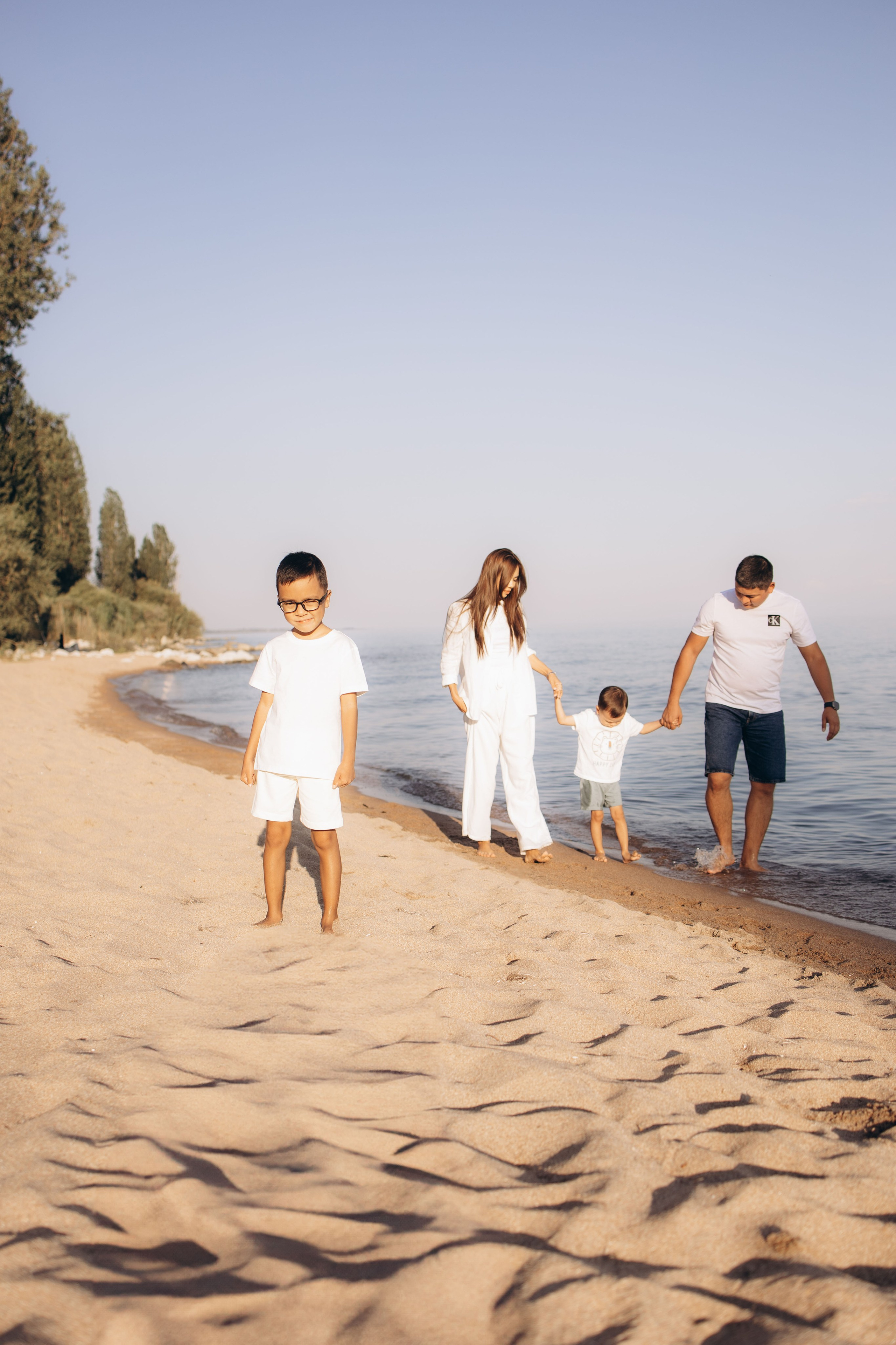 Family at Sunset. Фотограф родов, семей и новорожденных малышей в Дубае