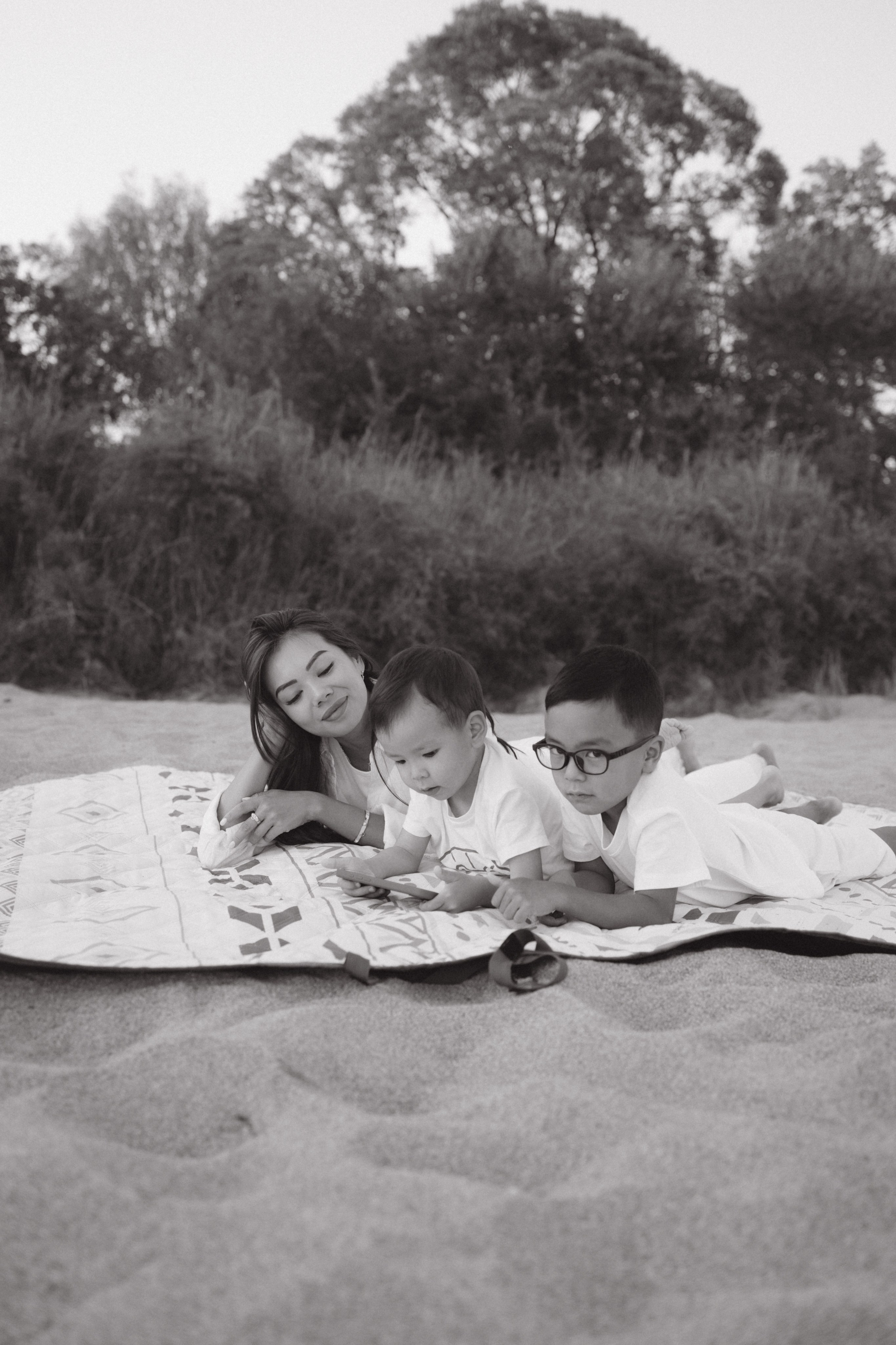Family at Sunset. Фотограф родов, семей и новорожденных малышей в Дубае