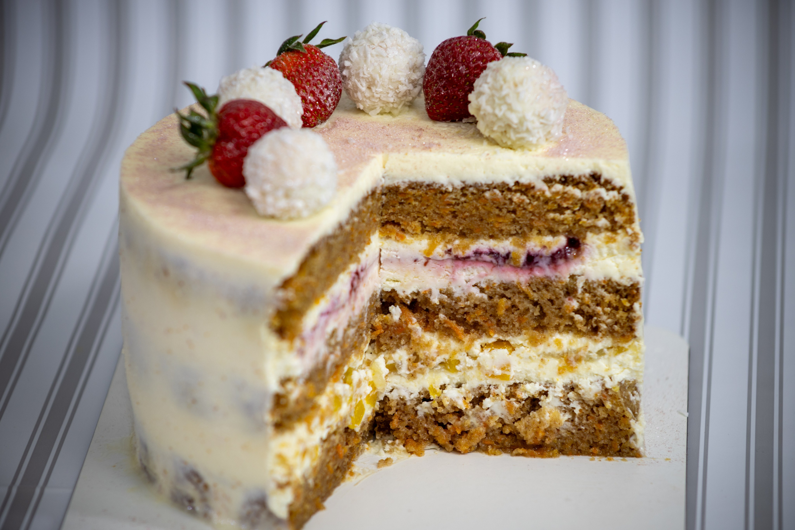 Torturi și alte dulciuri. Fotograf. Lucrez cu oameni, produse și spații. Portret și fotografie creativă. Bacău, România. Lidia Savinoiu