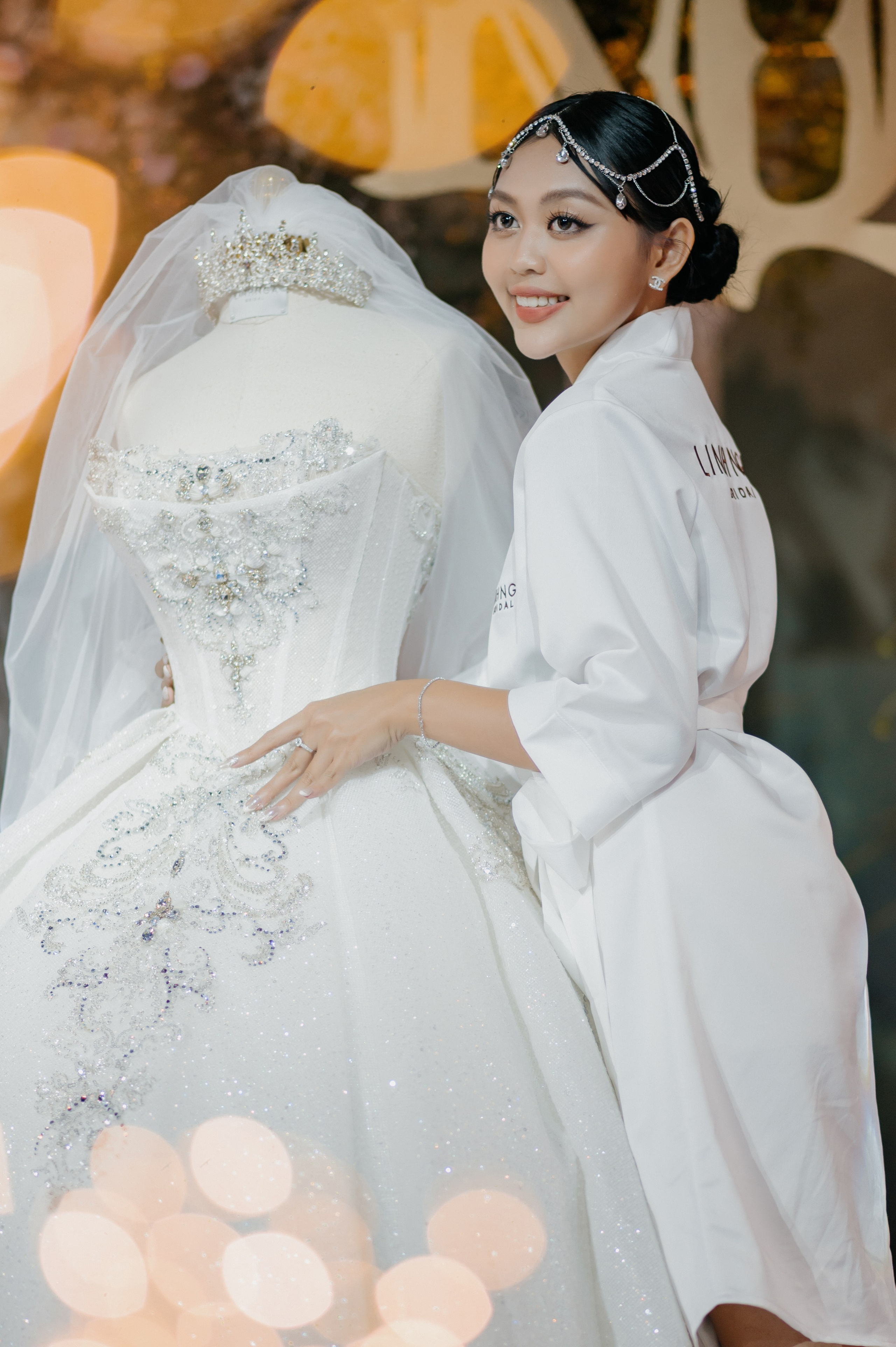 KHANG & QUYEN / Lavela Hotel. Saigon Wedding Present | Art Beyond Moments