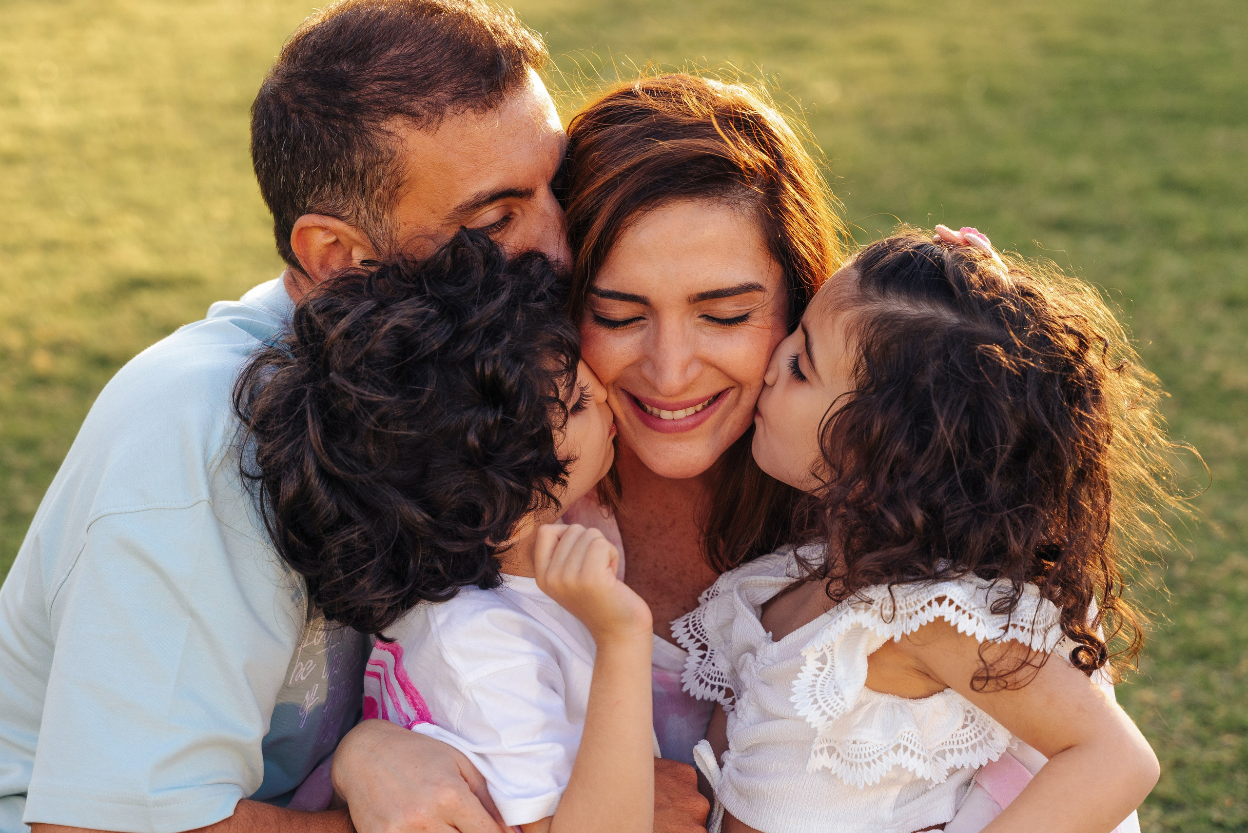 Family fun and play in the park. Angela Iakovleva — Family Photographer in Dubai