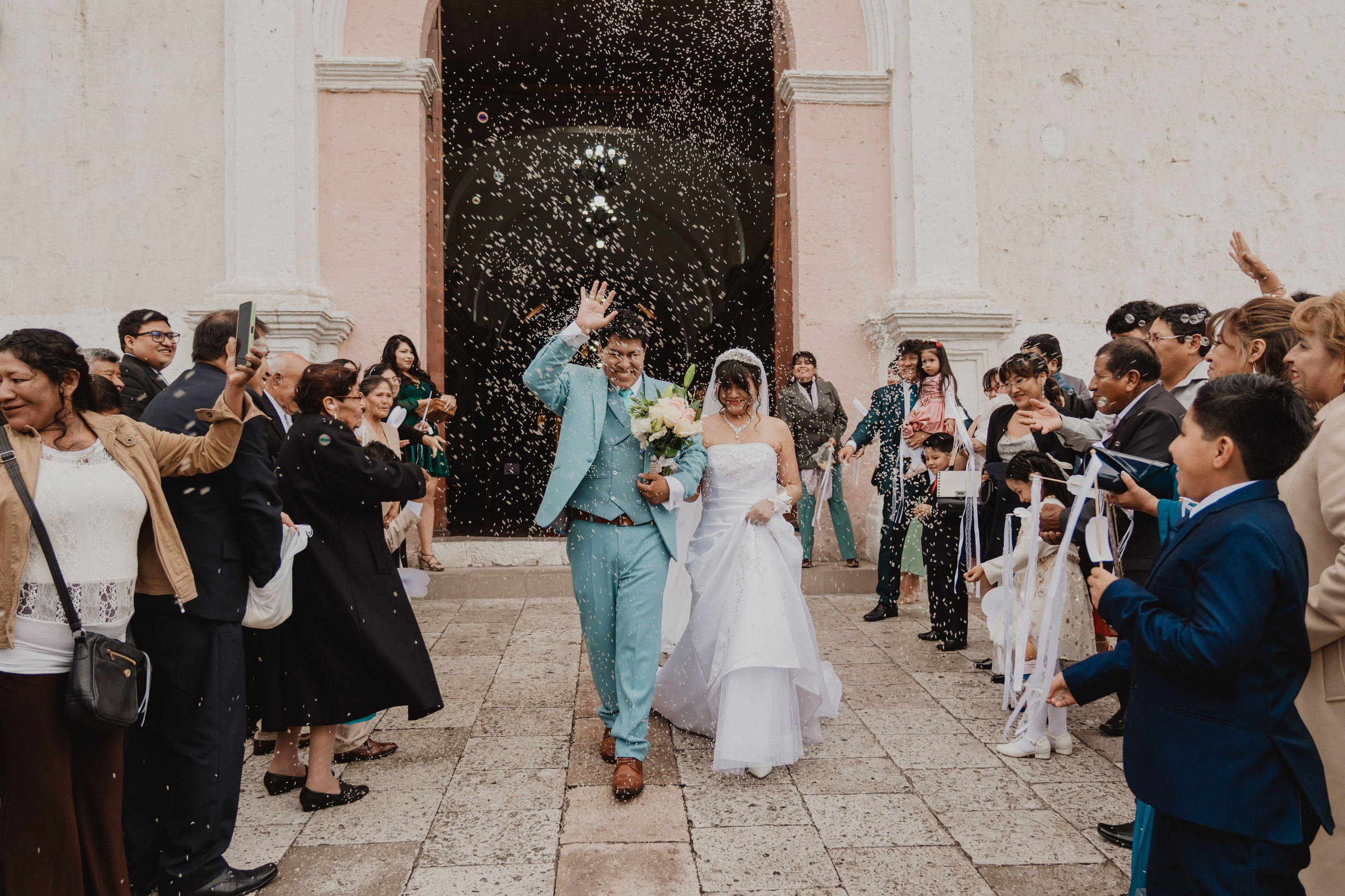 STEISY + EMMANUEL | BODA RELIGIOSA. Studio KVTA | Fotografía y Video de Bodas en Arequipa