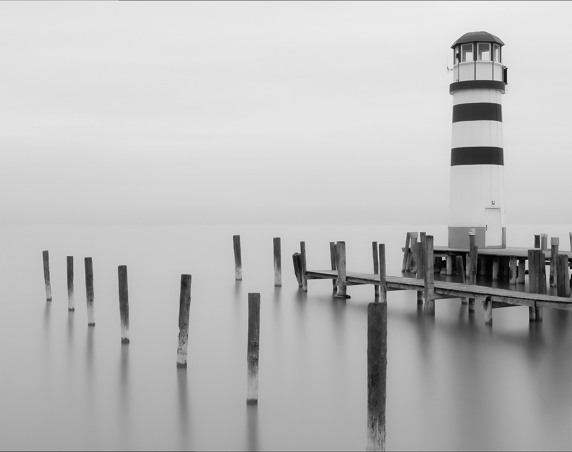 Маяк на озере Neusiedlersee, Австрия. Длинная экспозиция. Пейзажная фотография Юрия Меркулова. Фото для интерьера. Печать на большом формате. Пейзаж. Ландшафт.