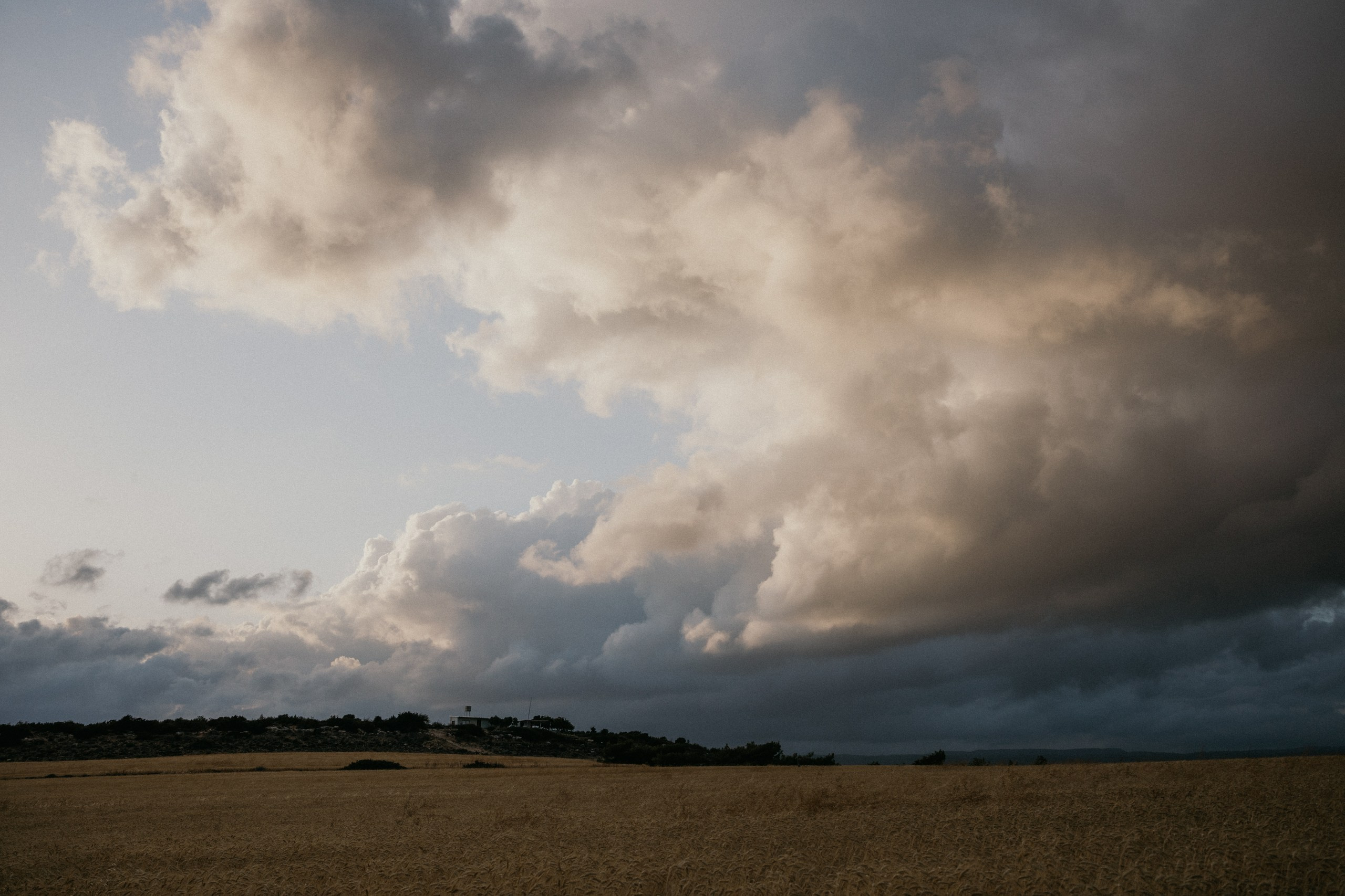 Tea time (Muntyan’s Labyrinth, Cyprus). Photographer in Barcelona capturing unique stories | Kate Chumak