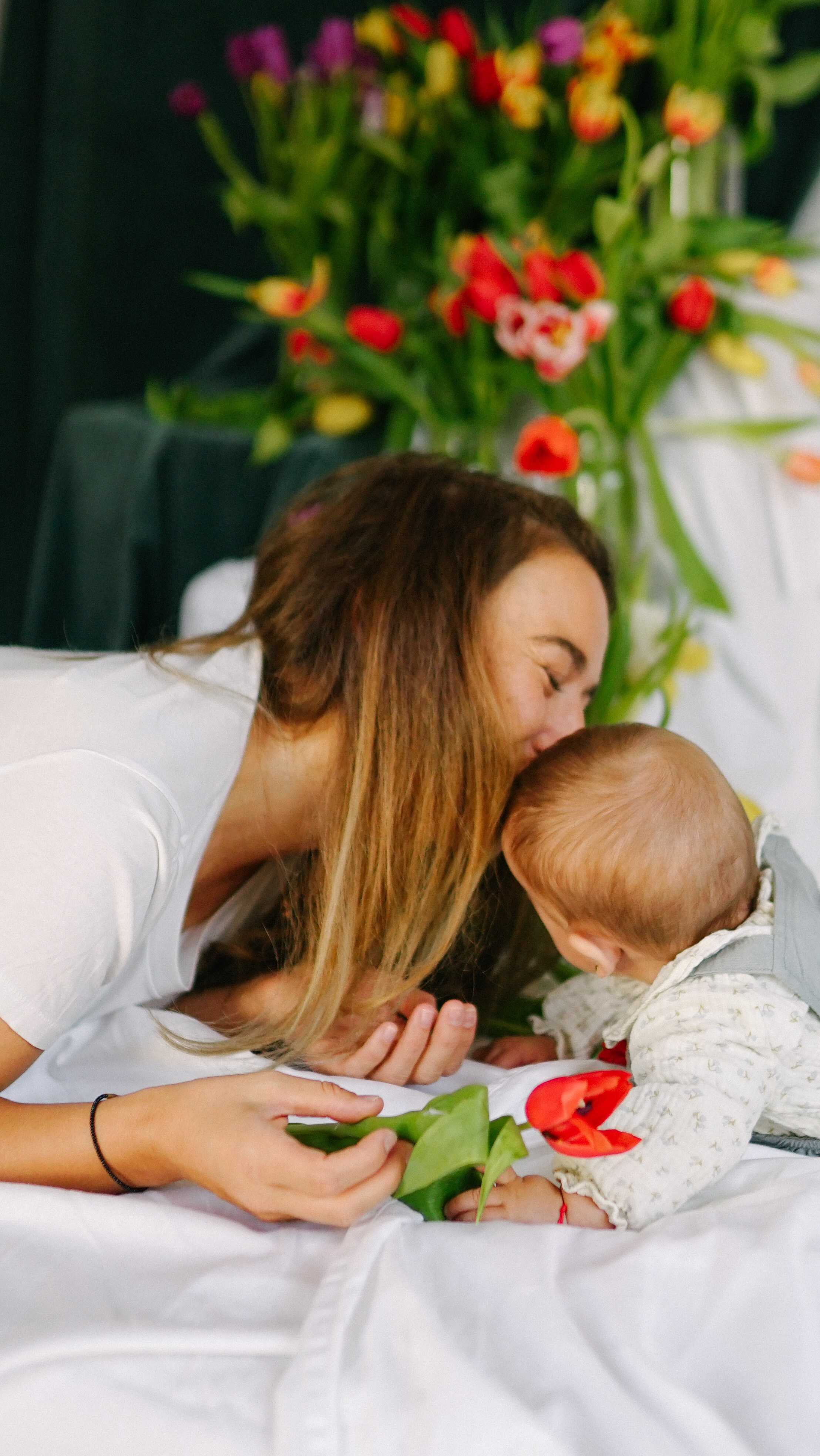 Ședințe Foto Primăvara Colorată Brașov | Mădălina Beda. Madalina Beda- Artist vizual, fotograf, doula la nastere, consultant babywearing Brasov si in toata tara