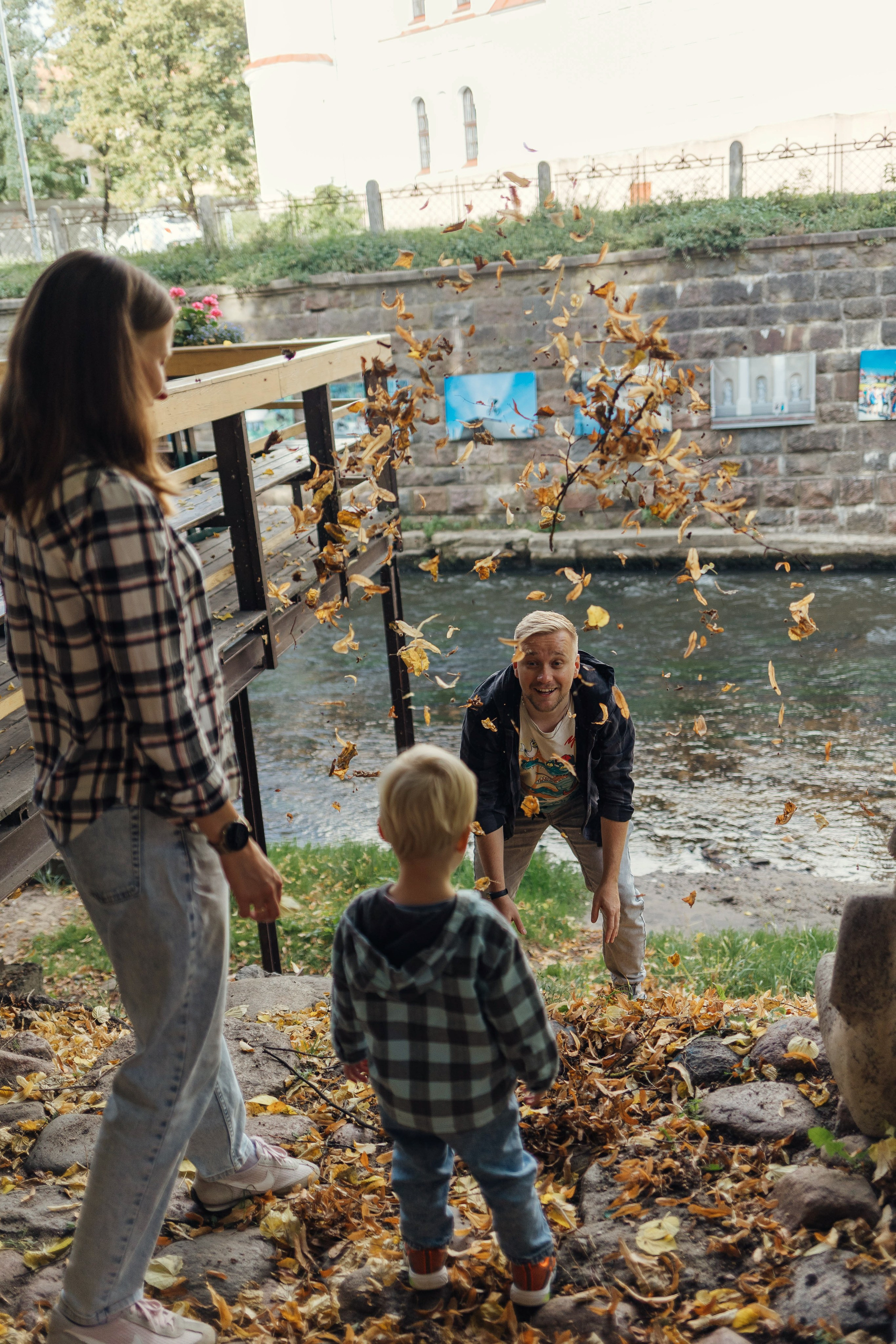 Along the streets of Vilnius in lifestyle style. Family photographer in Vilnuis Svetlana Naumova