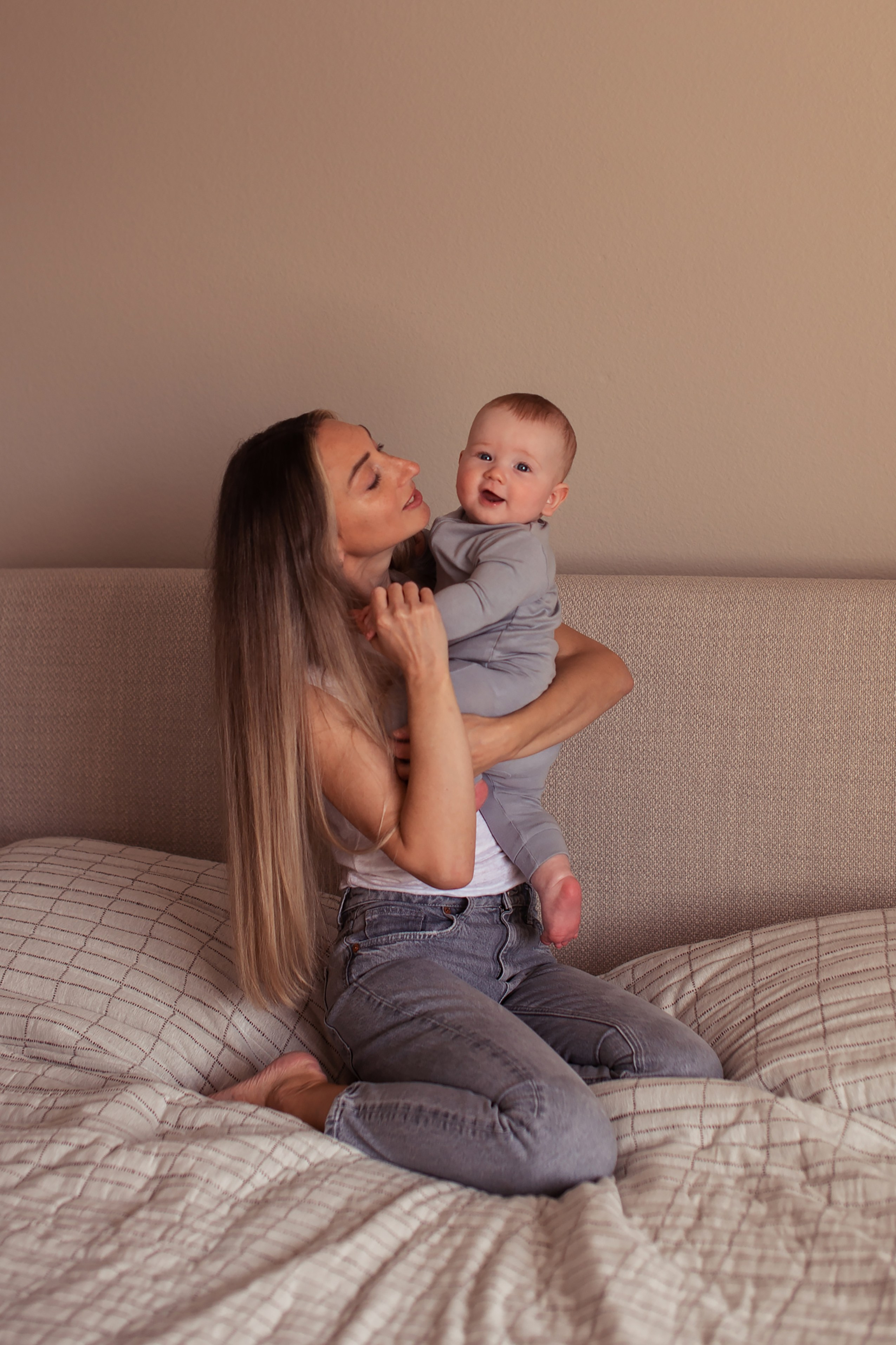 Mike, Anna, Yury & Balu. Wedding & elopement photographer Viktoriya Kravtsov. Las Vegas