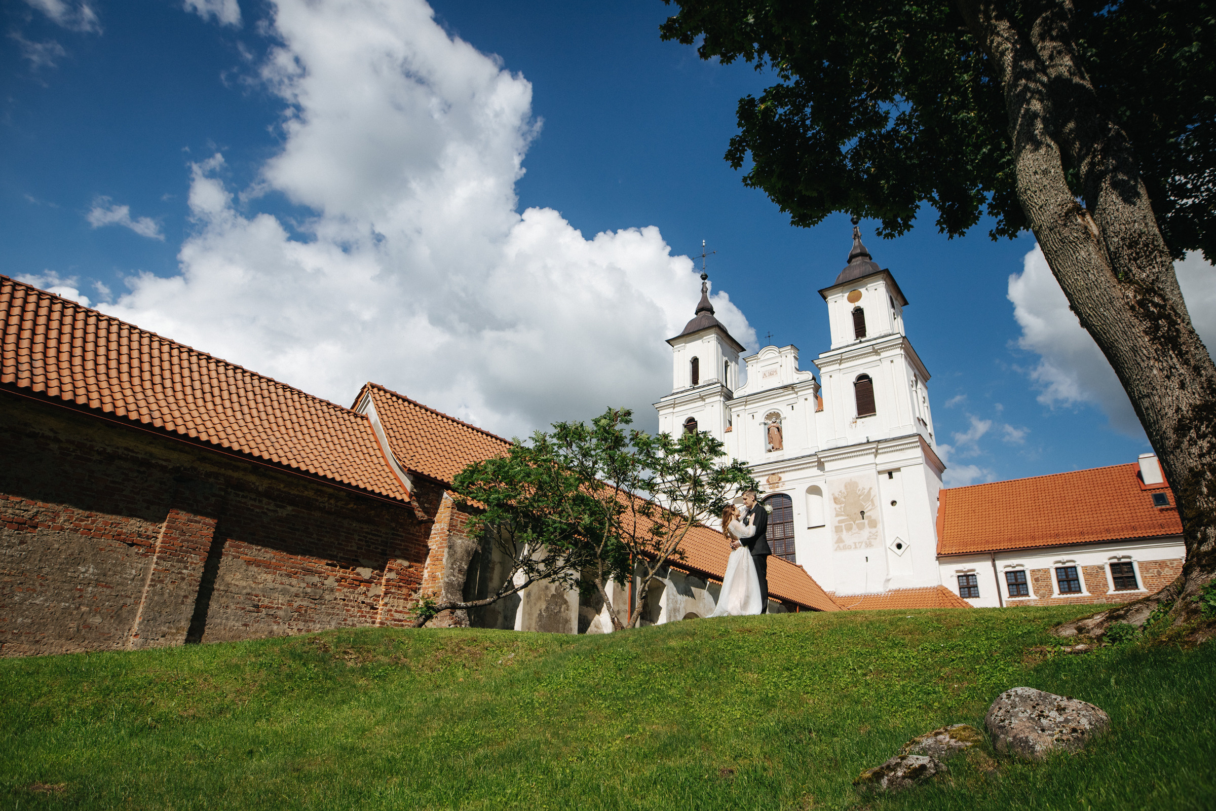 Dovilės ir Gedimino vestuvinė fotosesija Tytuvėnų ansamblyje