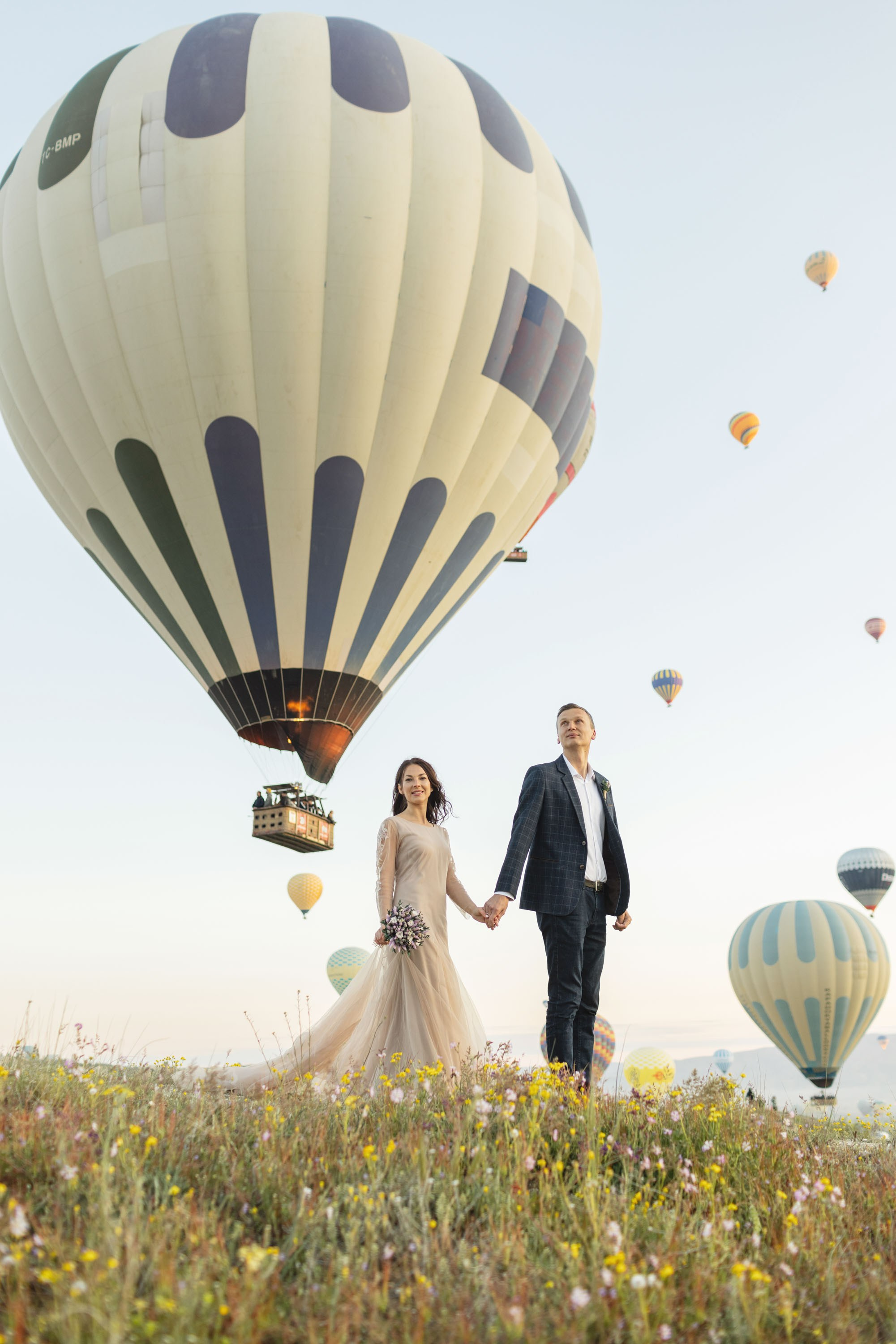 Magical Wedding Photoshoot in Cappadocia: Balloons, Caves, and Valleys. Julia Ganch I Fashion Wedding Photography I Cappadocia Turkey