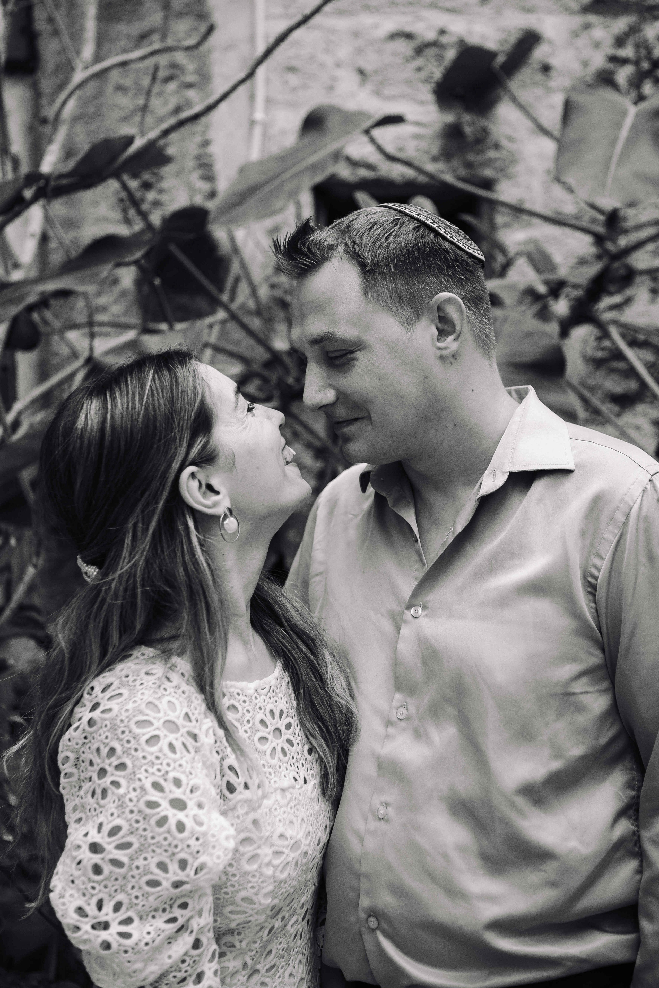 LOVERS IN JAFFO. PHOTOGRAPHER IN ISRAEL